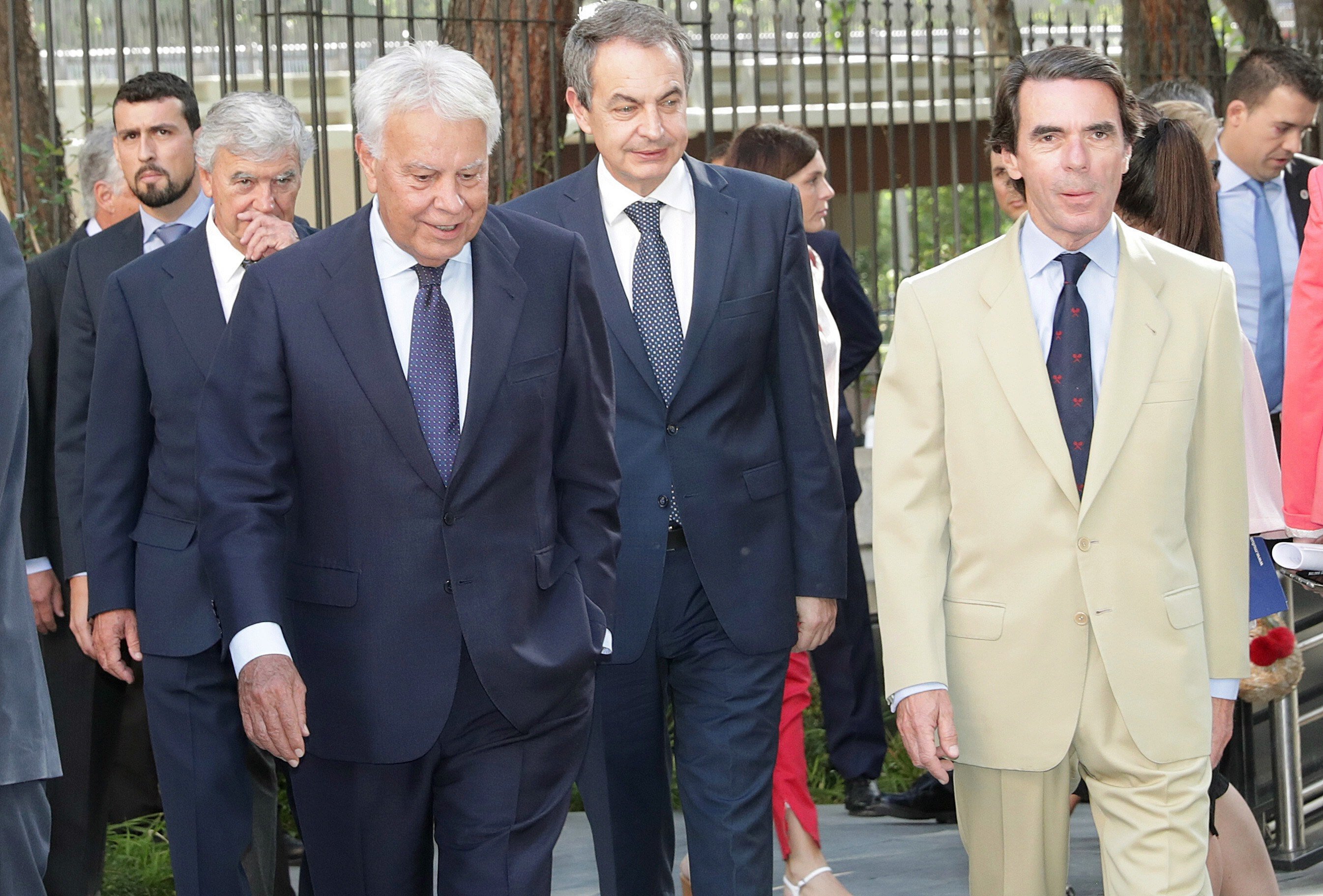 La triple aliança de Zapatero, Aznar i González contra el referèndum