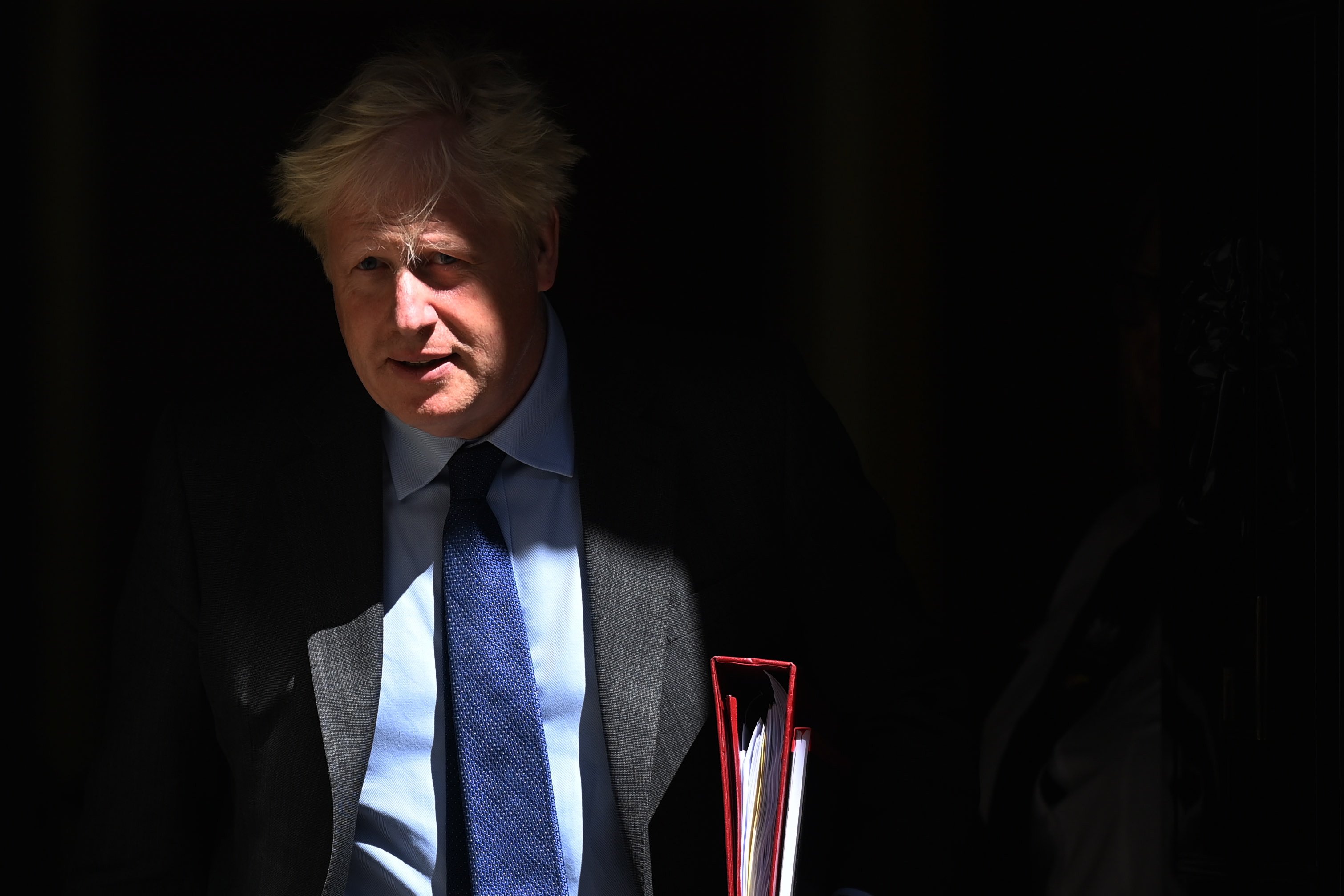 Boris Johnson saliendo de Downing Street junio 2022   EFE