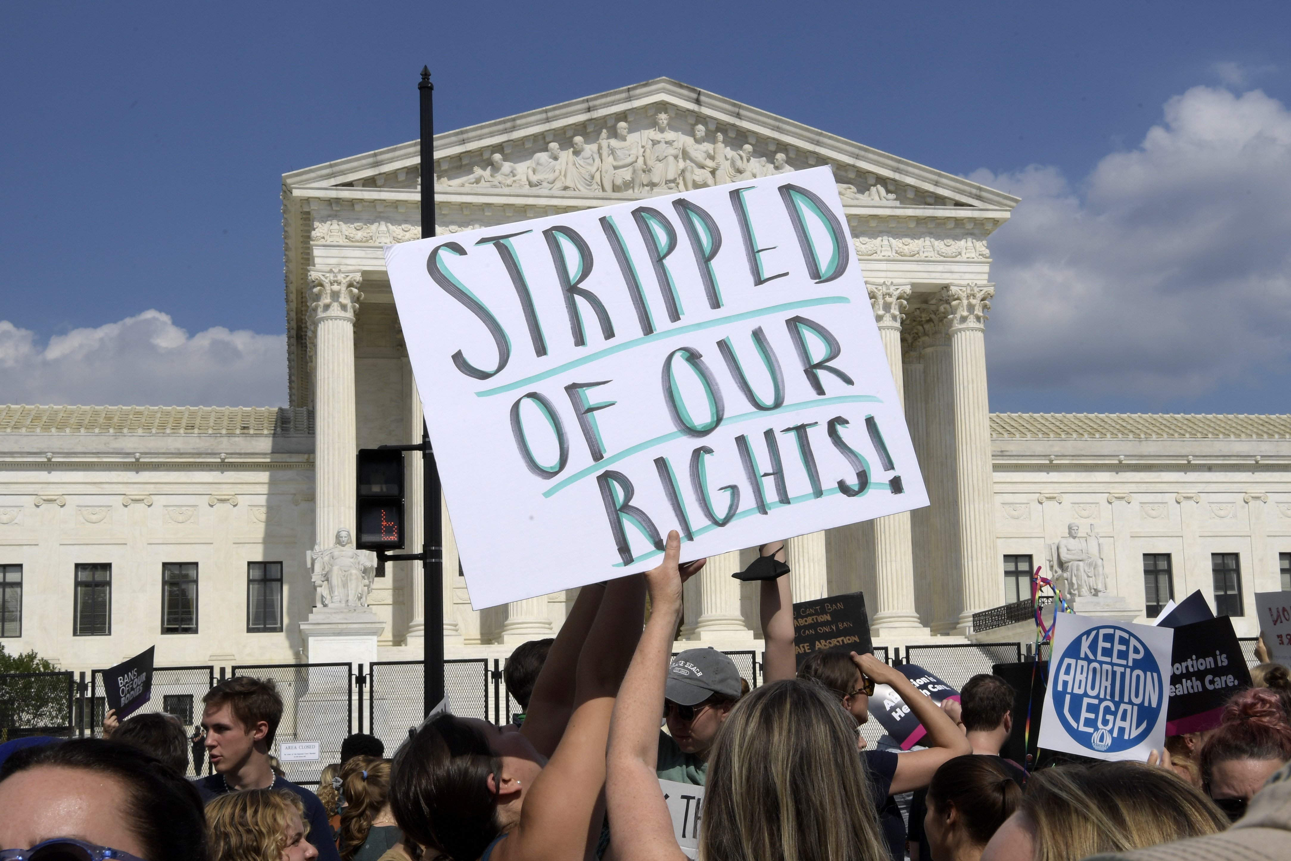 Més enllà de l'avortament: quins altres drets perillen ara als Estats Units?