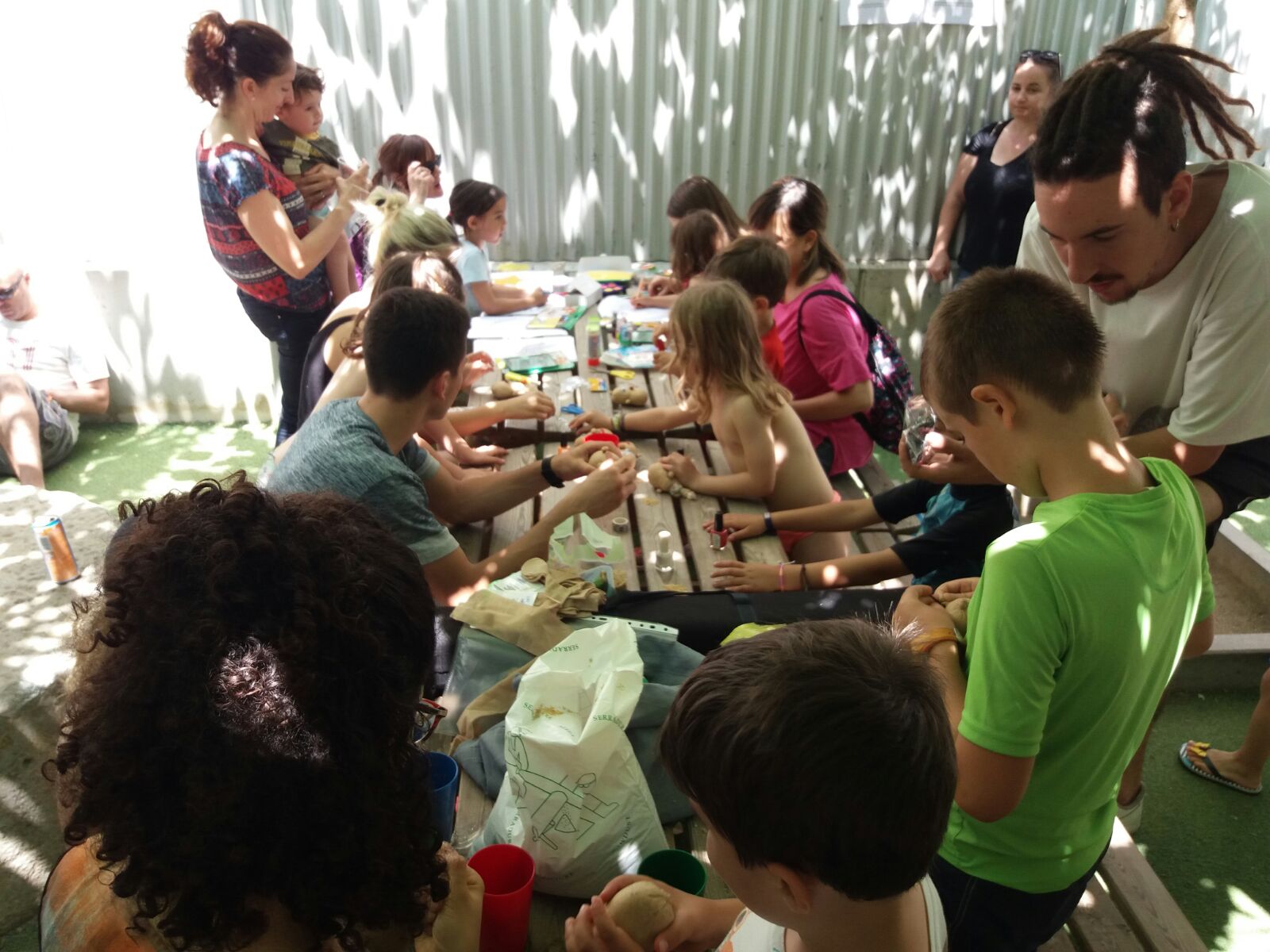 Los patios de 16 escuelas de Barcelona, abiertos durante el verano