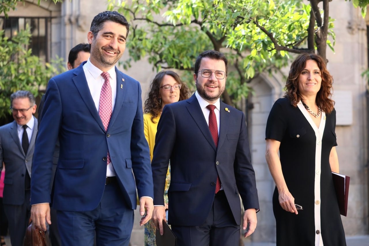 El Govern avisa a Junts de que Aragonès tiene "libertad absoluta" para reunirse con Sánchez