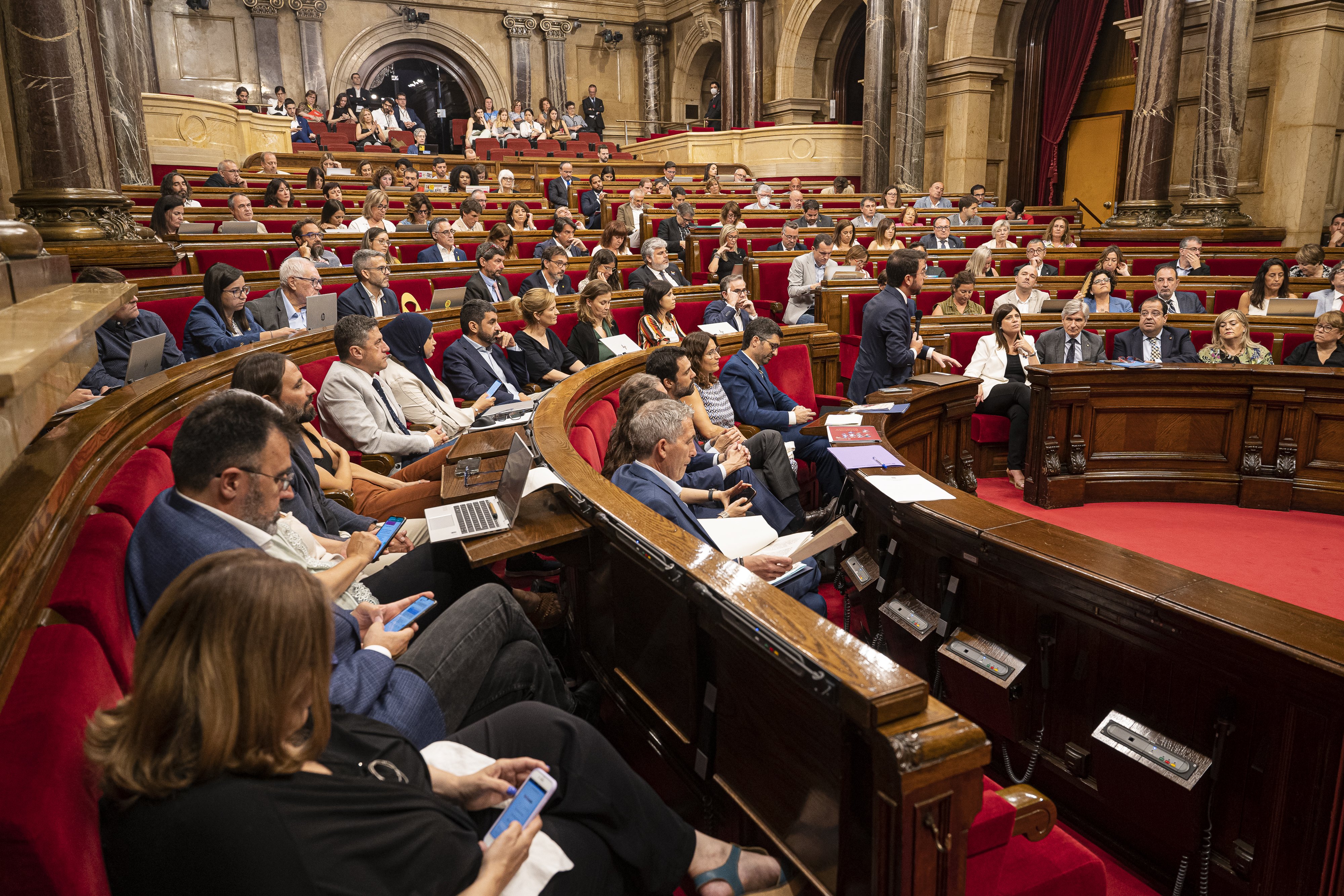 El Parlament aparca sine die la tributació de les dietes dels diputats