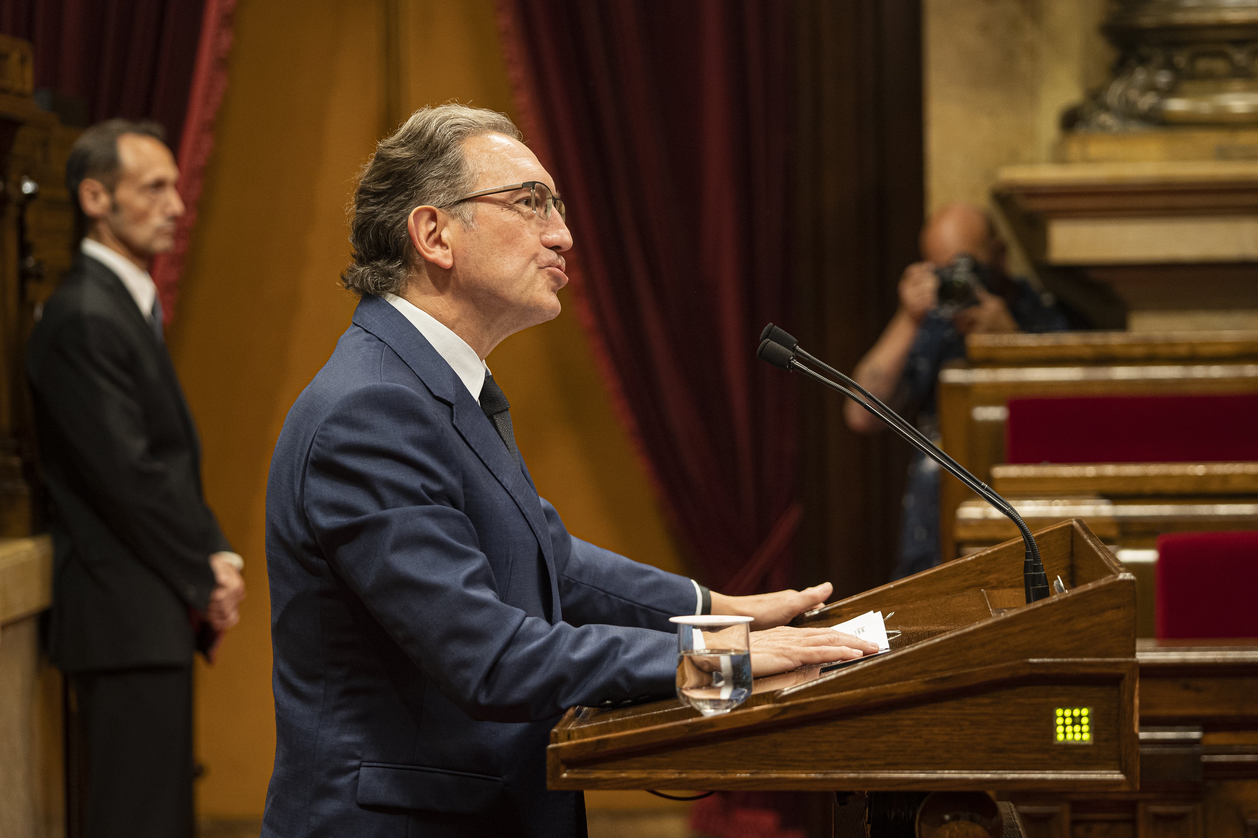 La iniciativa de Jaume Giró de un cajero en cada pueblo se aprueba en el Parlament con amplia mayoría