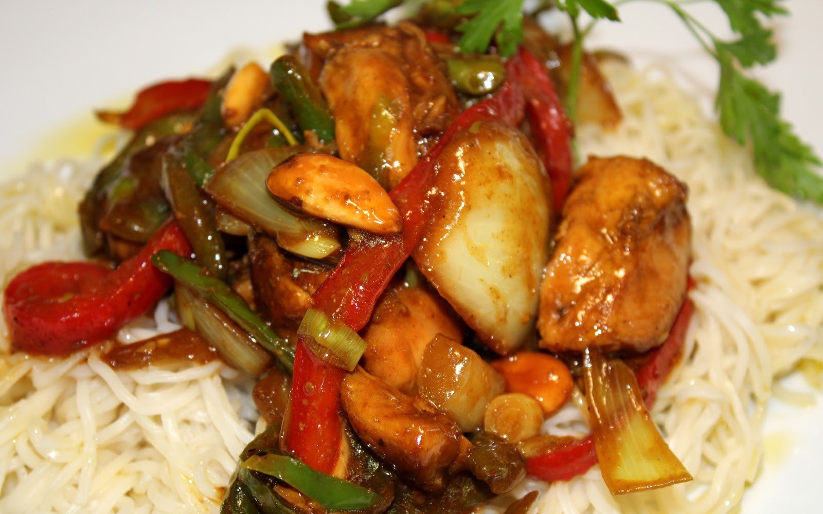 wok pollastre al curri verdures ametlles pas000