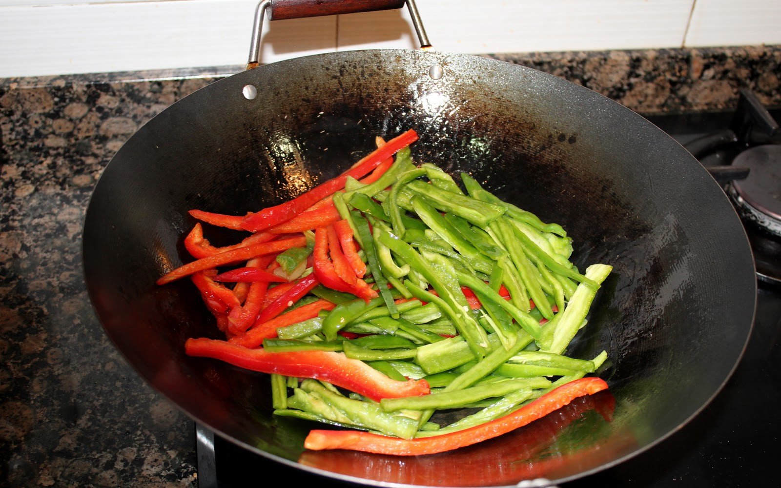 wok pollastre al curri verdures ametlles pas12