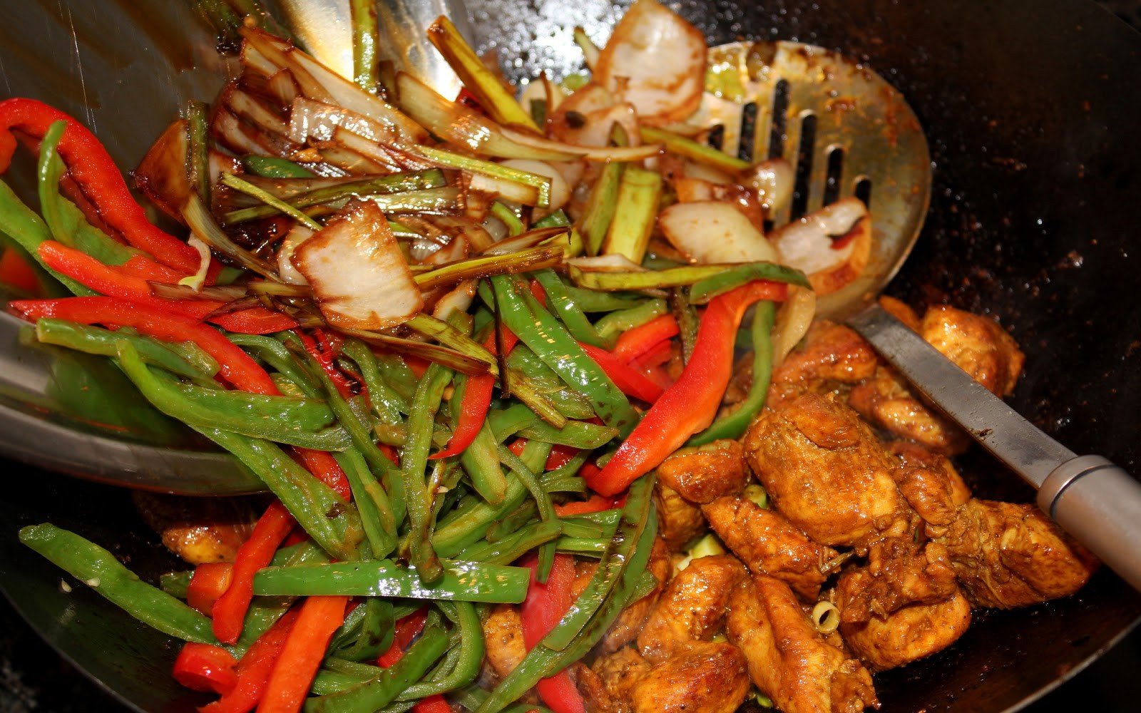 wok pollastre al curri verdures ametlles pas24