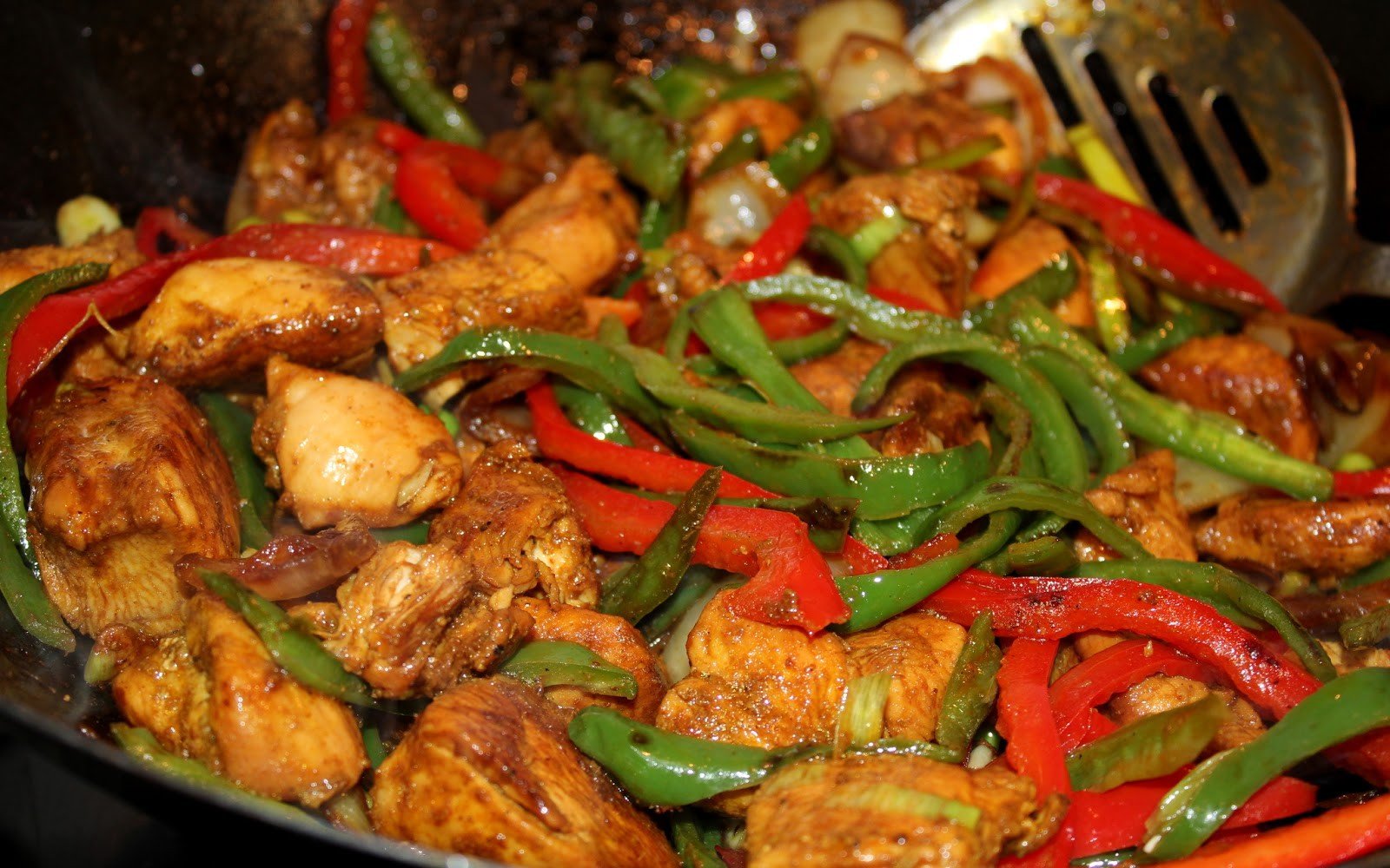 wok pollastre al curri verdures ametlles pas25
