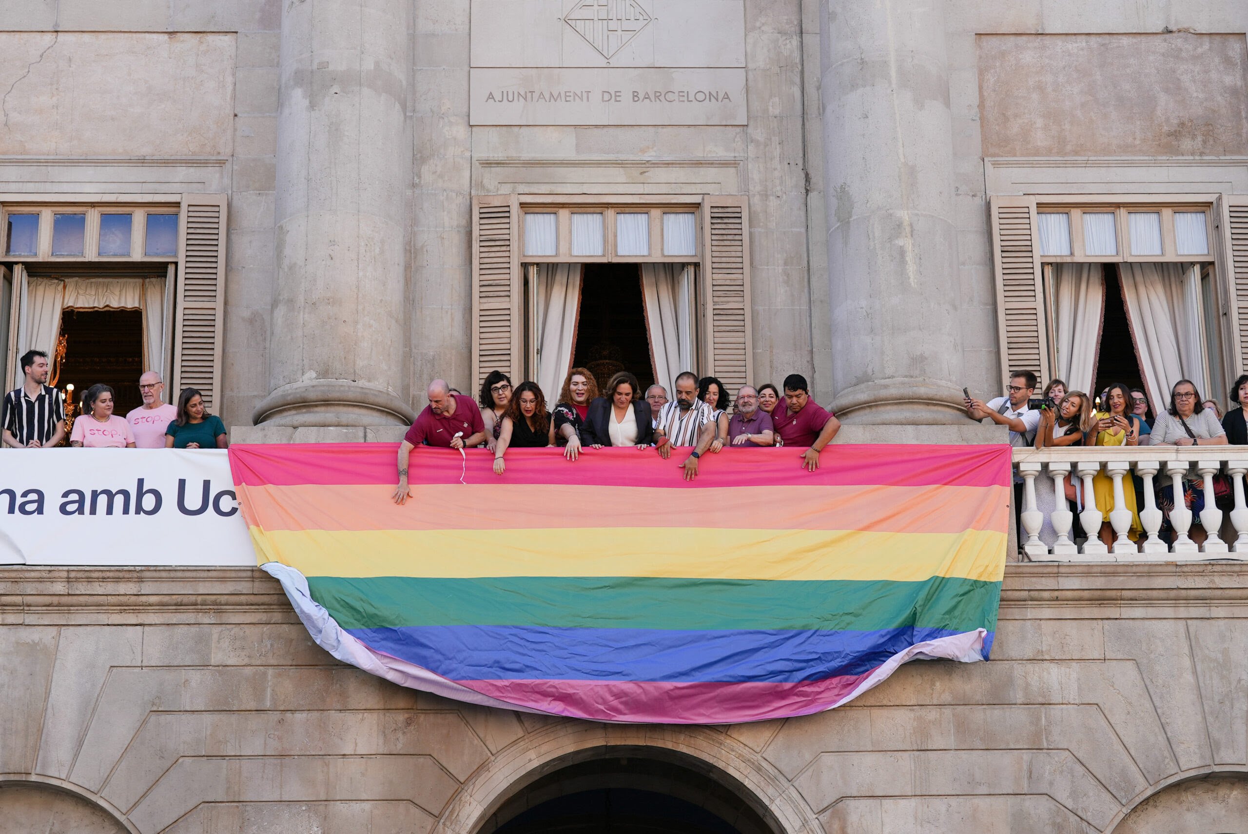 Polèmic final de la festa LGBTI de Barcelona: demanen el vot per a Ada Colau | VÍDEO