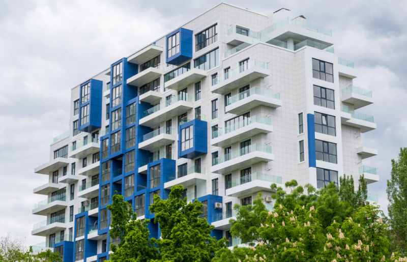 Els grans tenidors d'habitatges plantegen cedir a l'Estat 30.000 cases de lloguer social de forma immediata