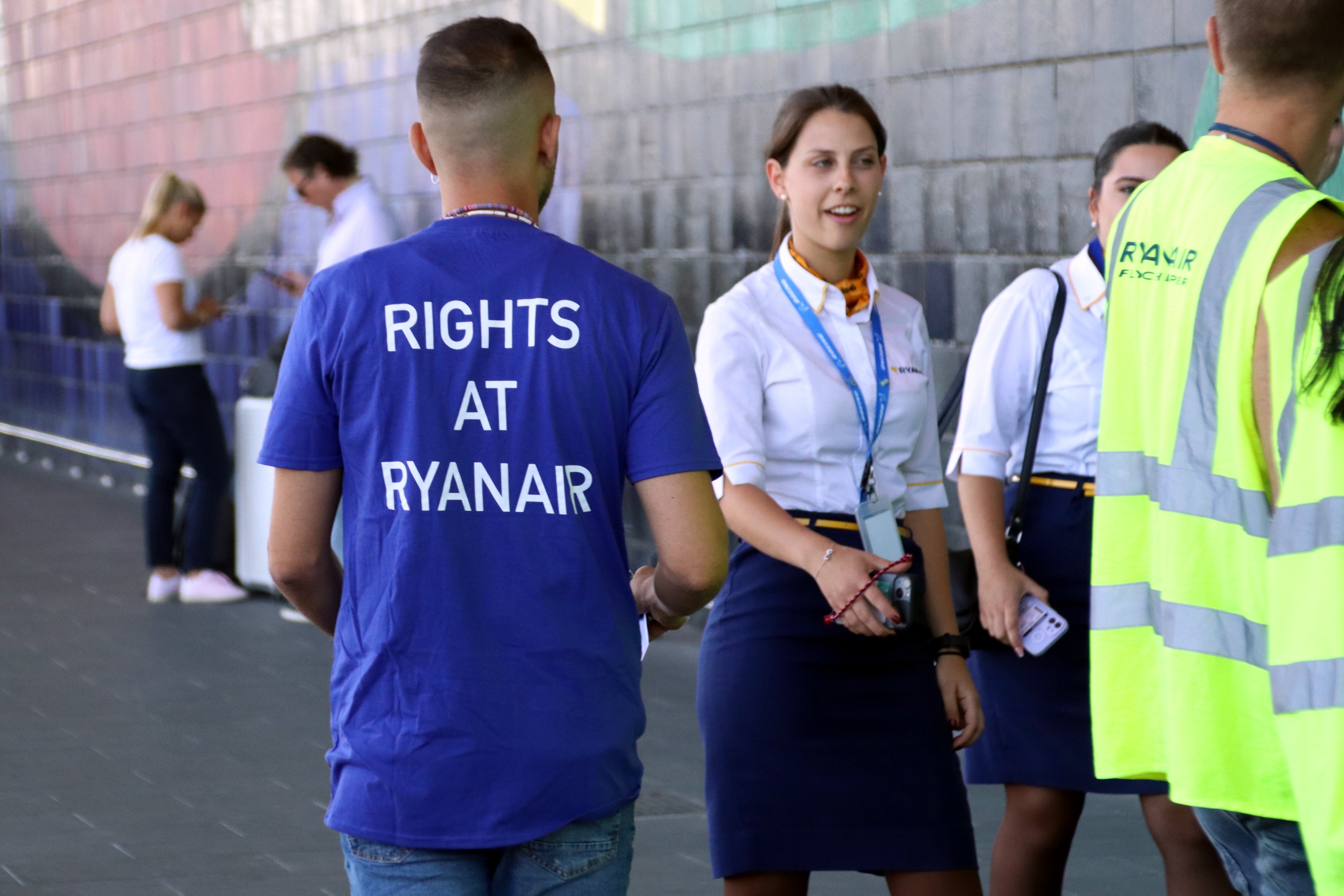 Els sindicats pressionen Ryanair per negociar en el primer dia de cinc mesos de protestes