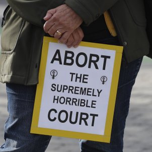 Un jutge del Suprem dels EUA sobre la vacuna de la covid: "S'ha fet amb cèl·lules de nens avortats"