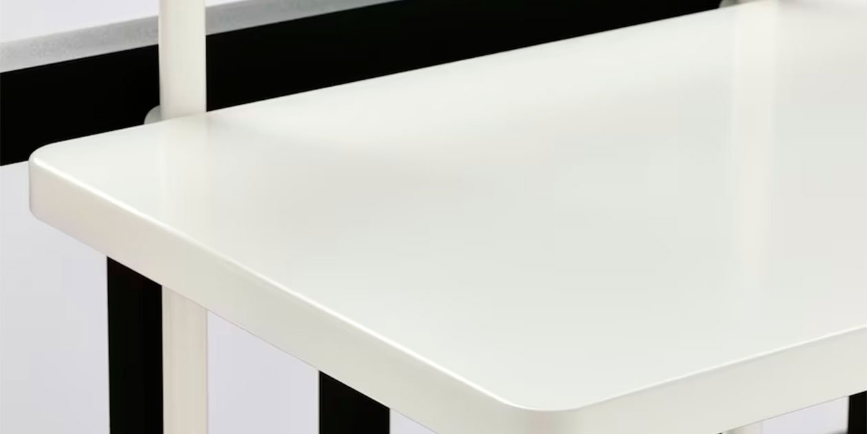 Queremos volverte a hablar de la mesa de Ikea para balcones pequeños que está batiendo todos los records
