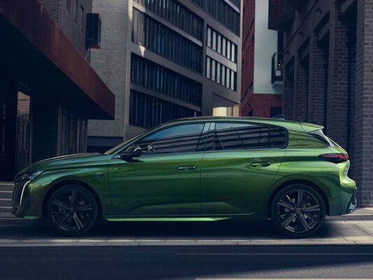 Peugeot deixa KO el preu de la gasolina amb un nou motor que circula el 50% en mode elèctric