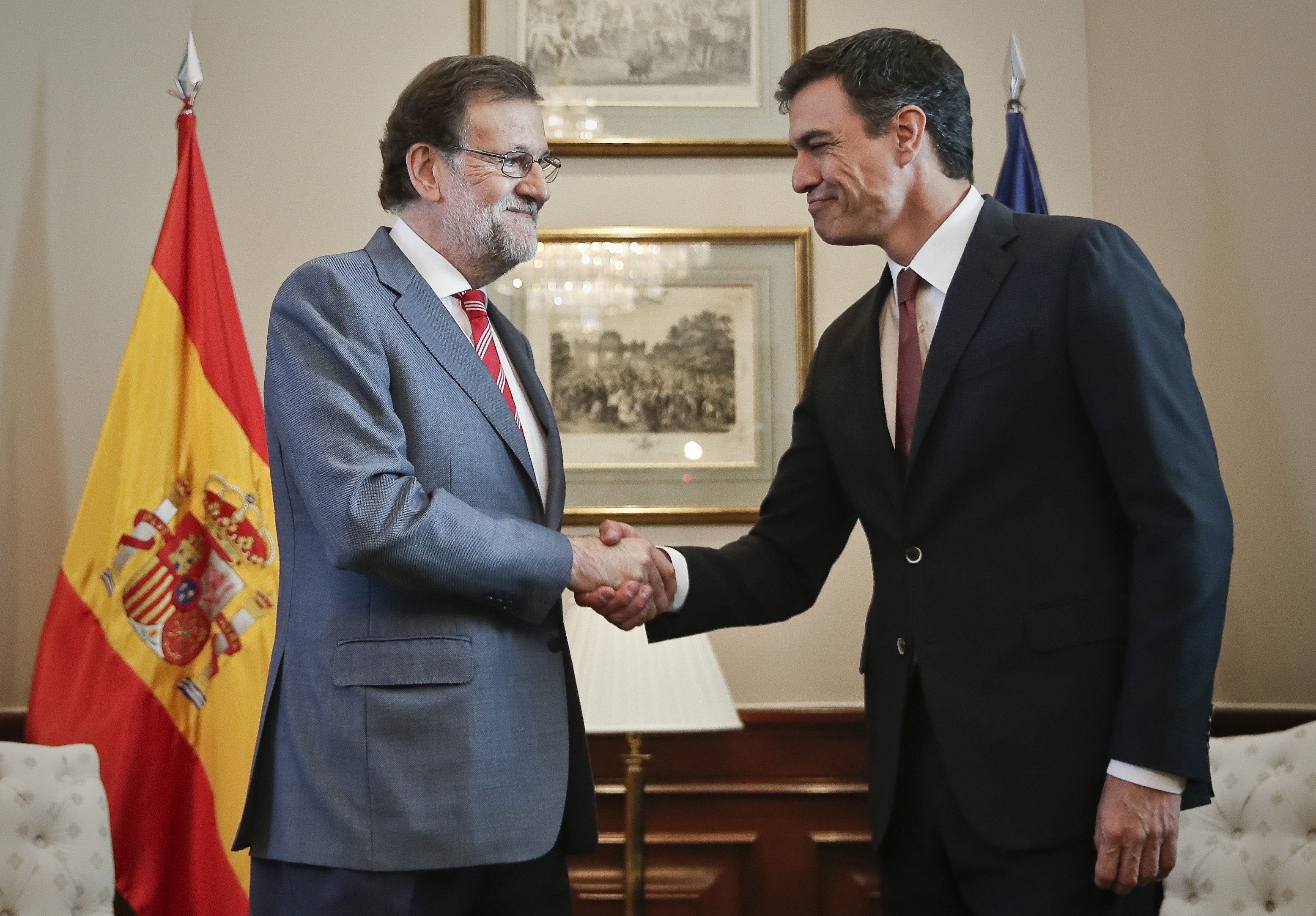 La unitat de Sánchez i Rajoy complau la premsa estatal