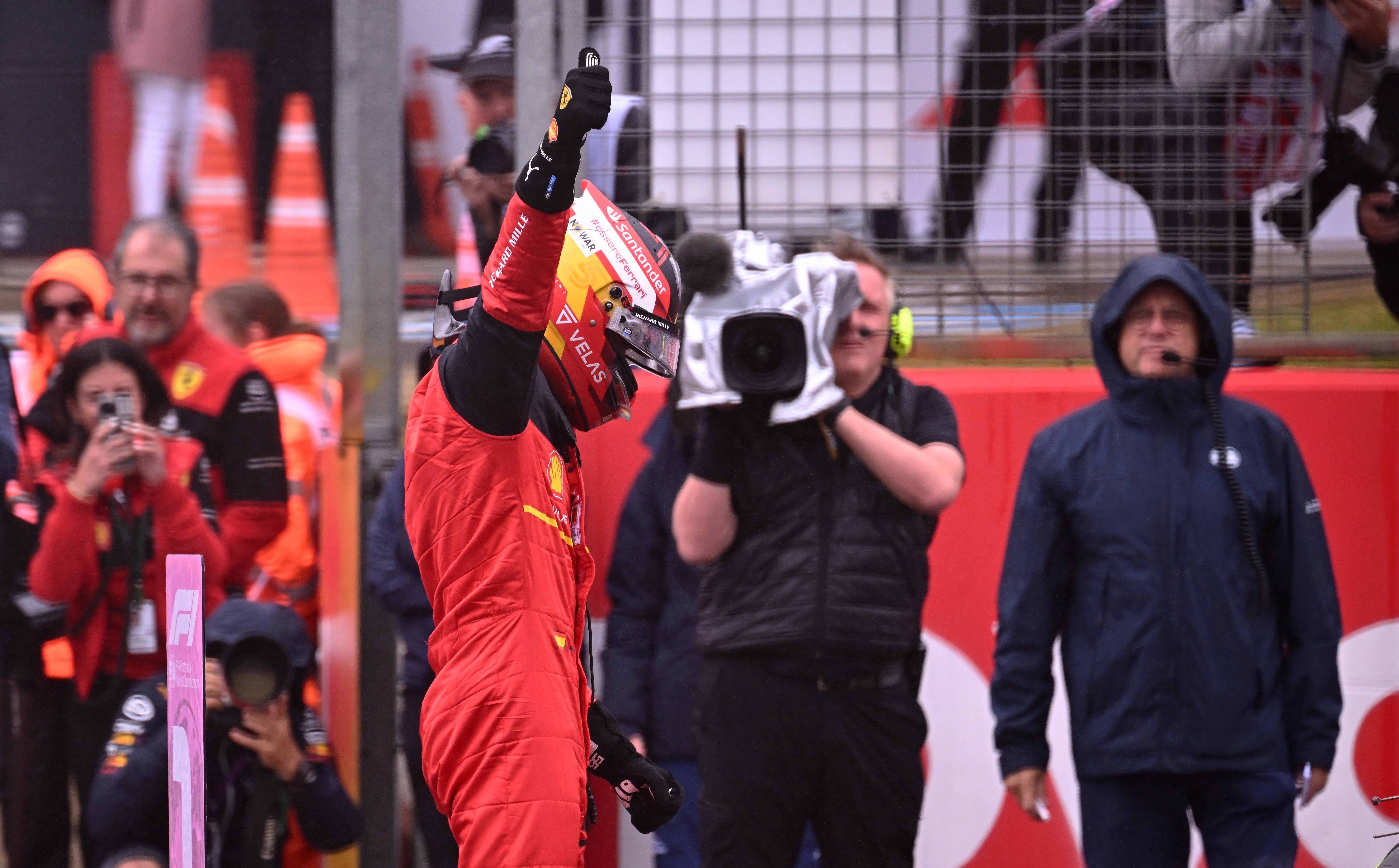 Carlos Sainz aprofita la pluja de Silverstone i aconsegueix la seva primera pole a Fórmula 1