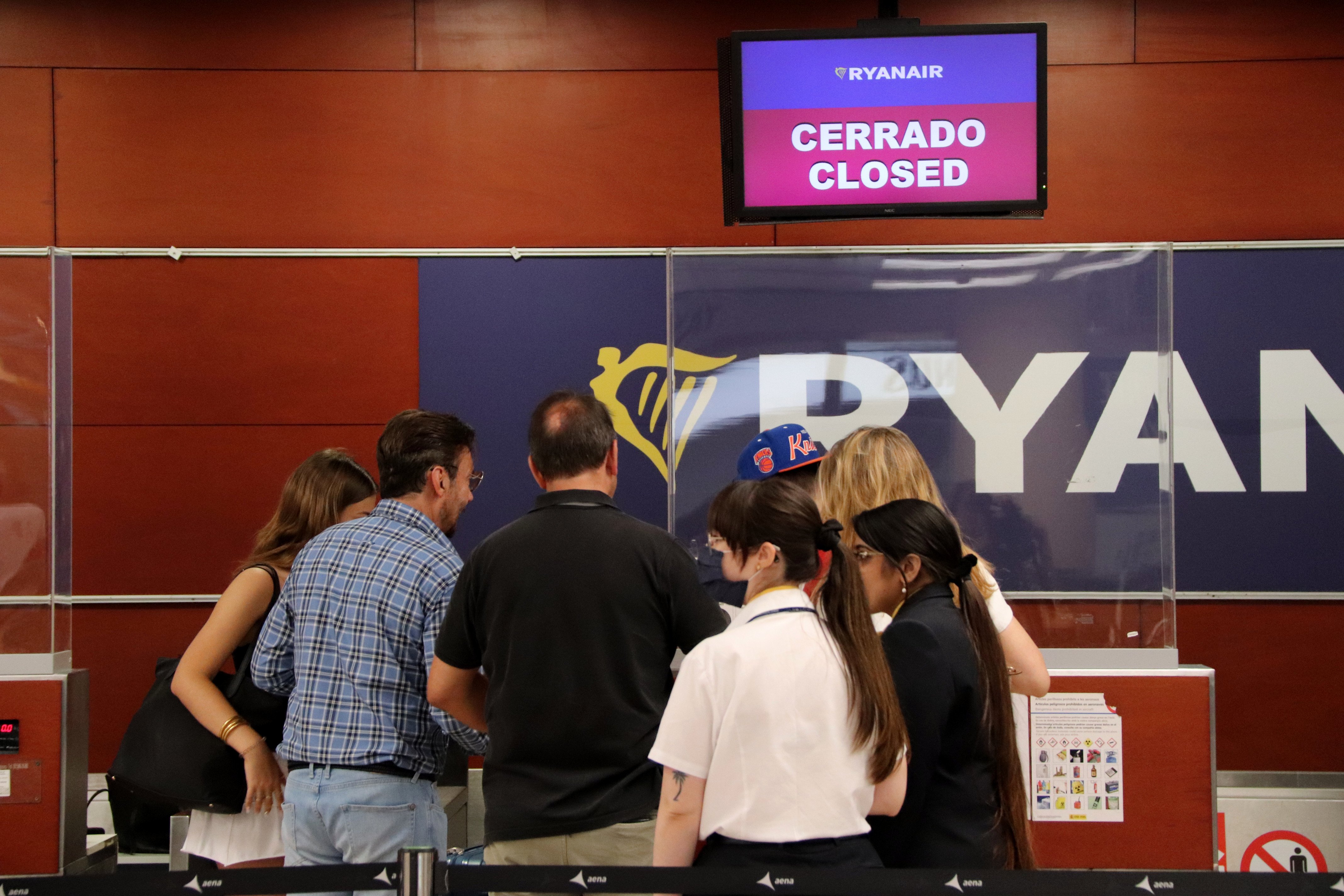 Estiu caòtic als aeroports: quasi 16.000 vols cancel·lats