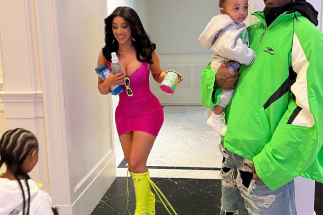 Cardi B y su familia