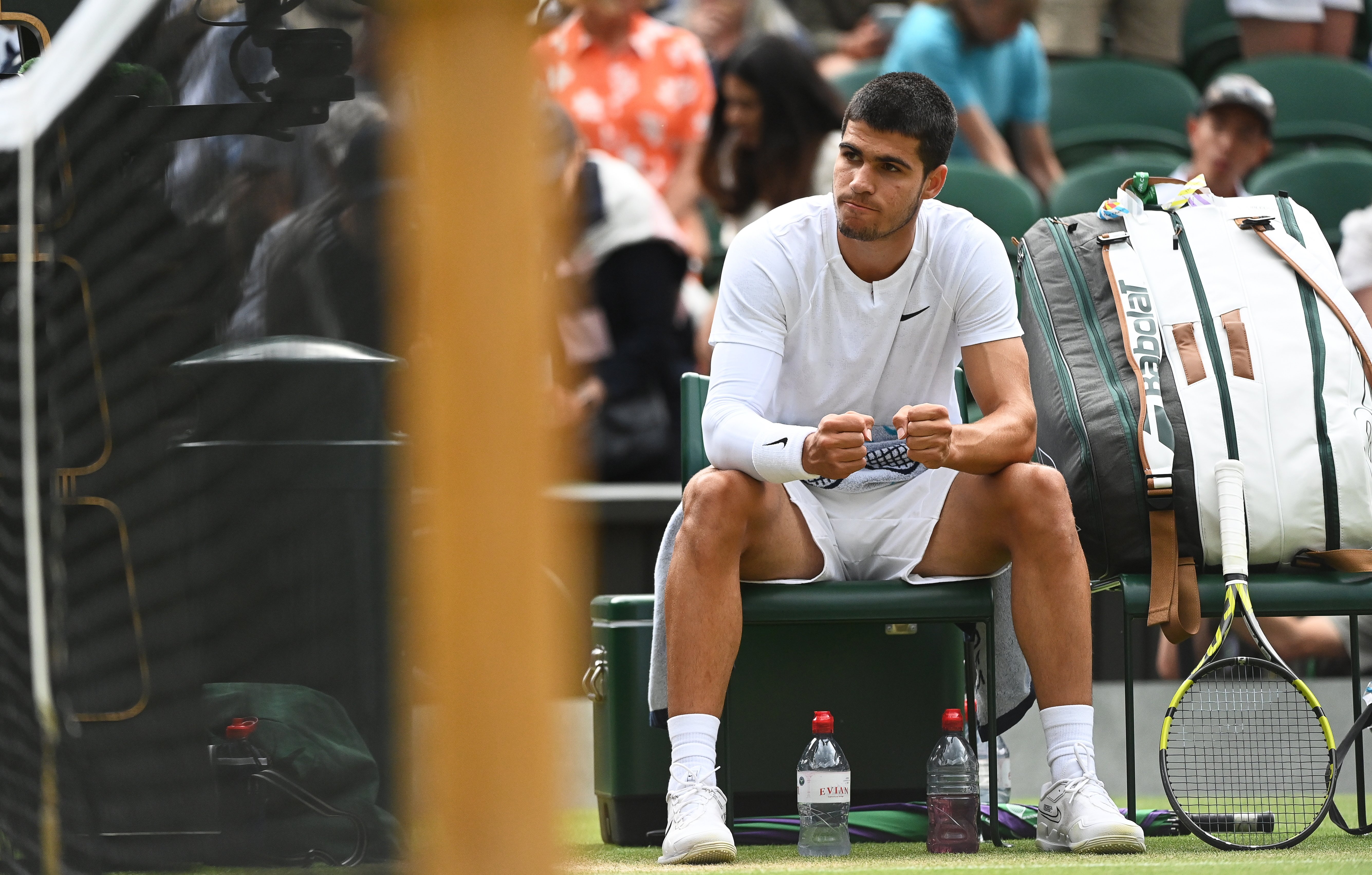 Carlos Alcaraz sucumbe contra un intratable Jannik Sinner y se despide de Wimbledon con honores