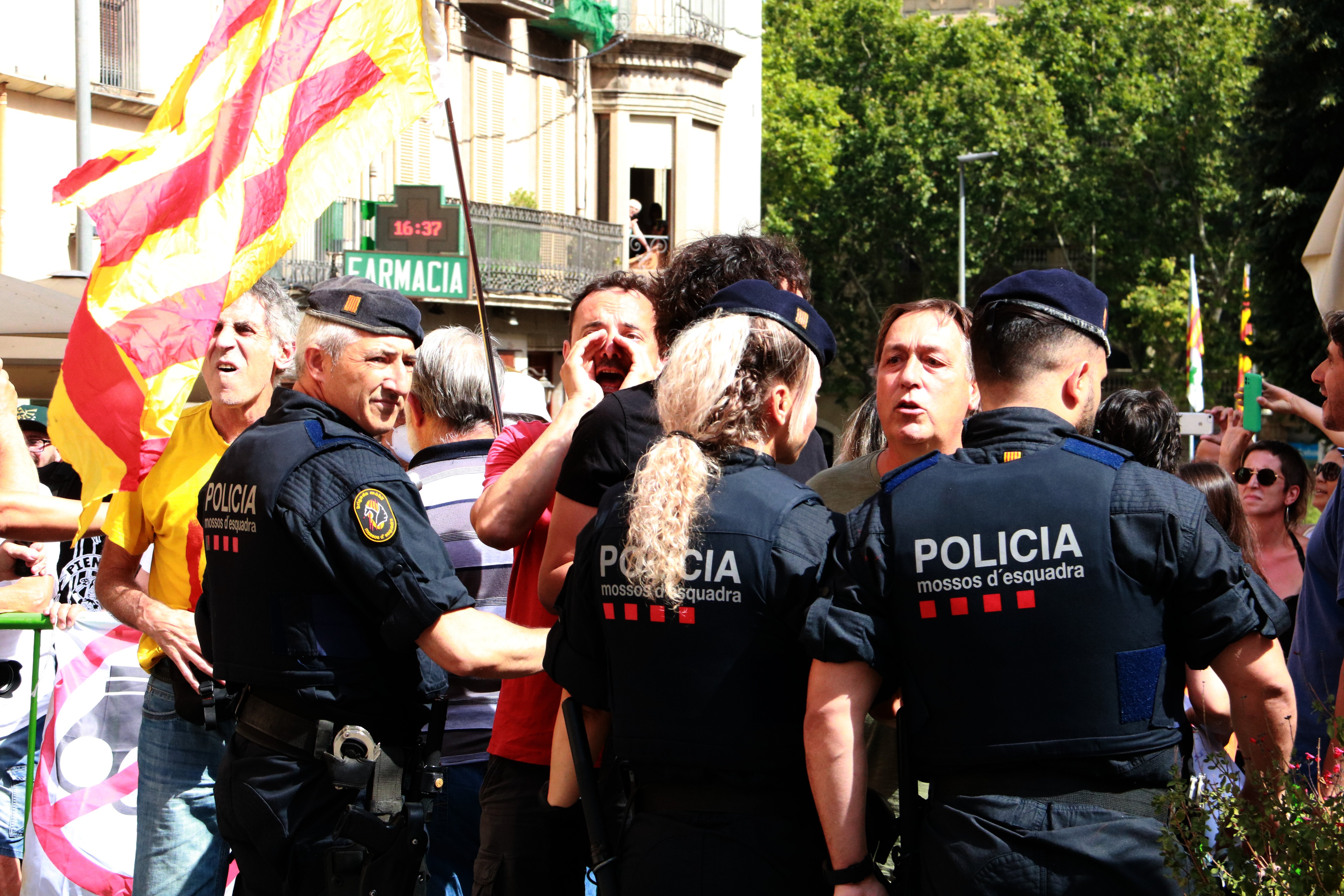 L'ANC lamenta que els Mossos només deixin que s'apropin a la princesa els espanyolistes