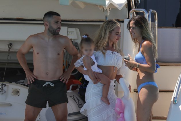 Jordi Alba, Romarey Ventura y Elena Galera yate vacaciones GTRES Jordi Alba, Romarey Ventura y Elena Galera yate vacaciones GTRES