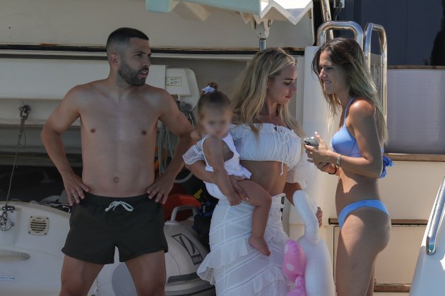 Jordi Alba, Romarey Ventura y Elena Galera yate vacaciones GTRES