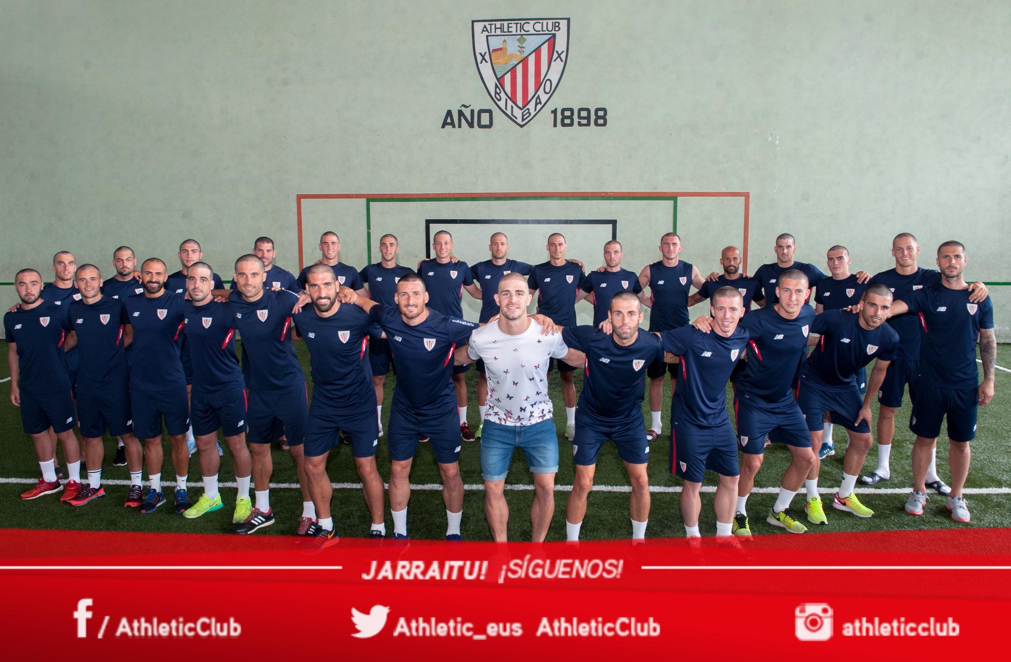 Los jugadores del Athletic se rapan la cabeza en apoyo a Yeray