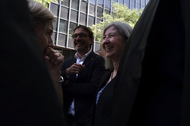 El diputat de Junts Josep Riu i la presidenta de l'ANC, Dolors Feliu, a la protesta al Col·legi de l'Advocacia contra la visita del jutge Manuel Marchena   Carlos Baglietto