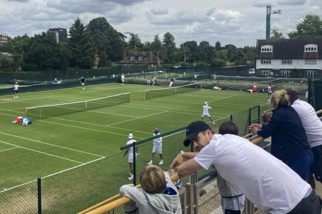 Gerard Piqué Milan y Sasha en Wimbledon EFE