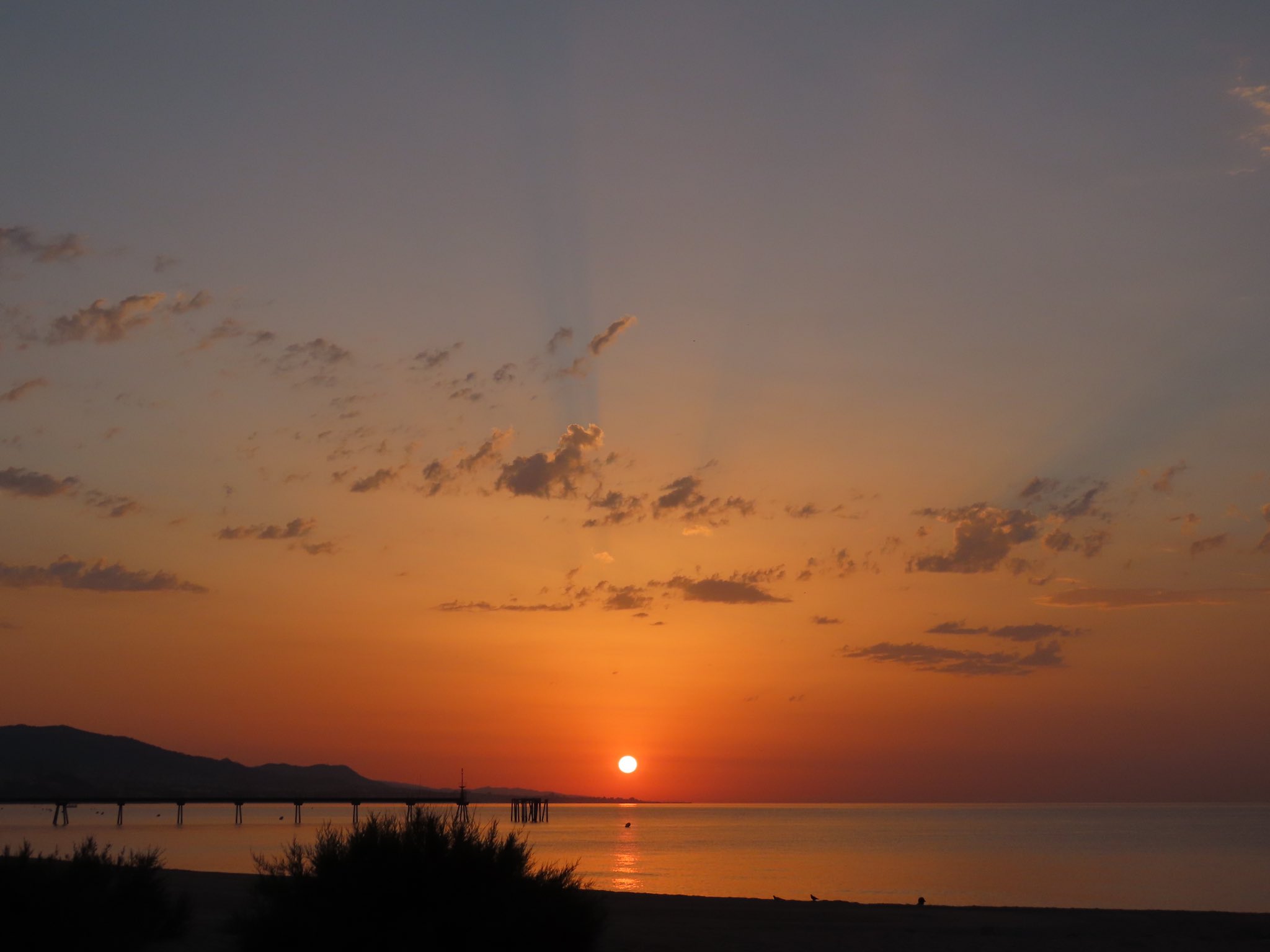 Salida de sol Badalona 5 de julio del 2022 / Foto: @CronistaThe Twitter Salida de sol Badalona 5 de julio del 2022 / Foto: @CronistaThe Twitter