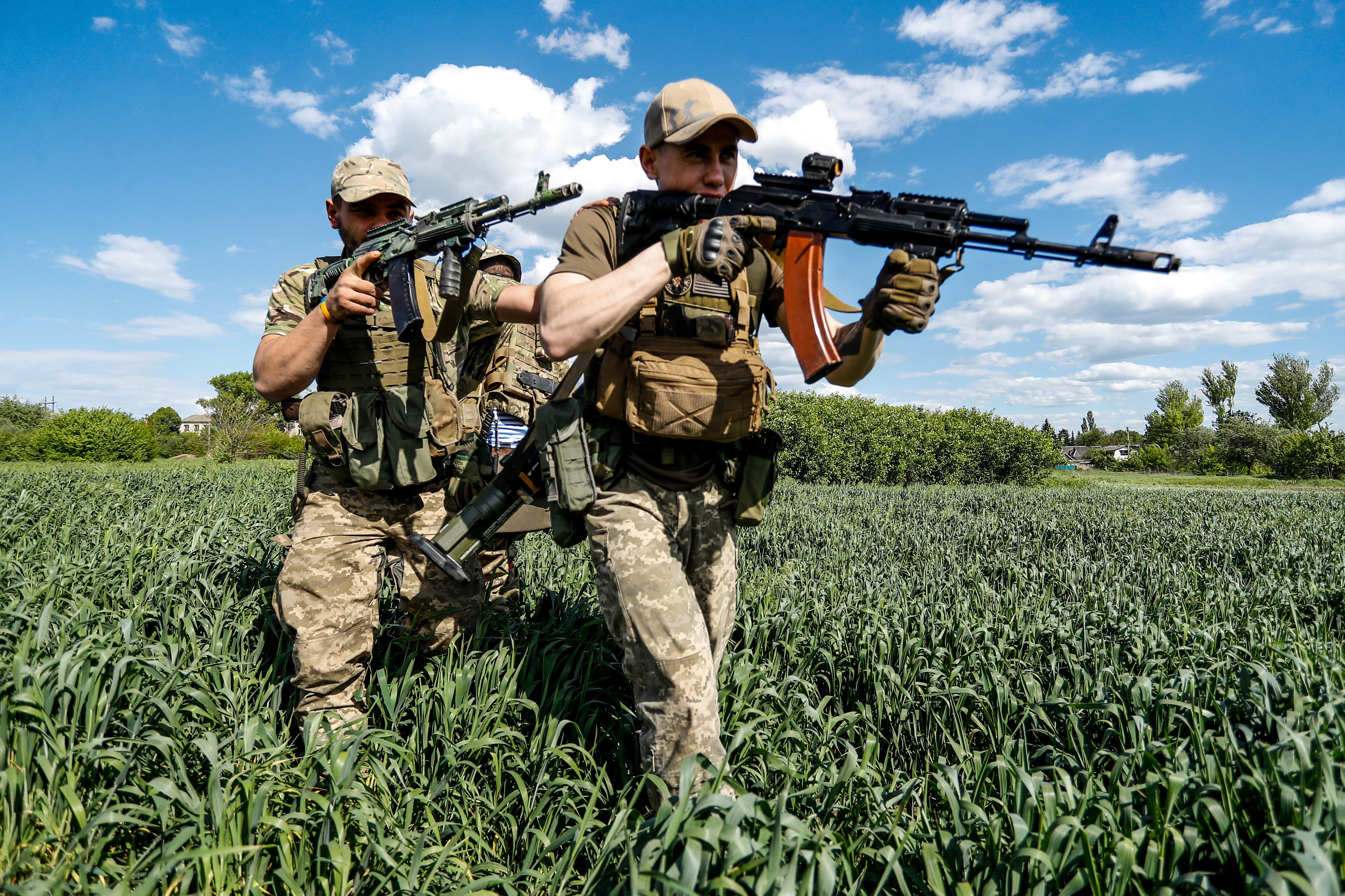 Les tropes russes se centren en Donetsk, malgrat la resistència ucraïnesa