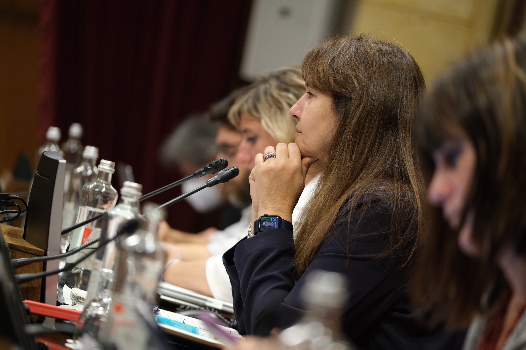 Los trabajadores del Parlament se alzan contra la Mesa: denuncian arbitrariedad e indefensión