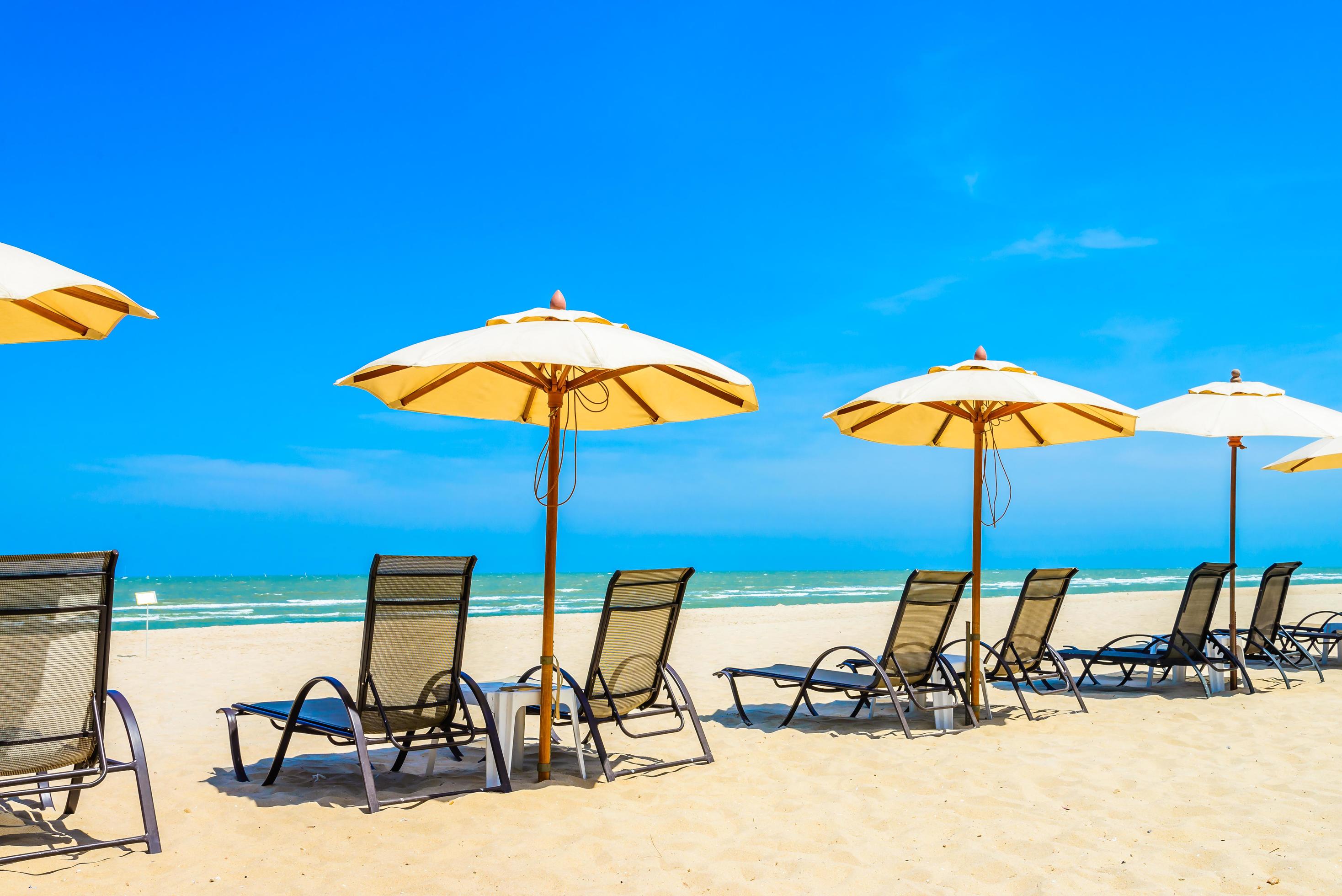 Ahora puedes alquilar sombrillas y sillas de playa digitalmente. La revolución del verano llega a España