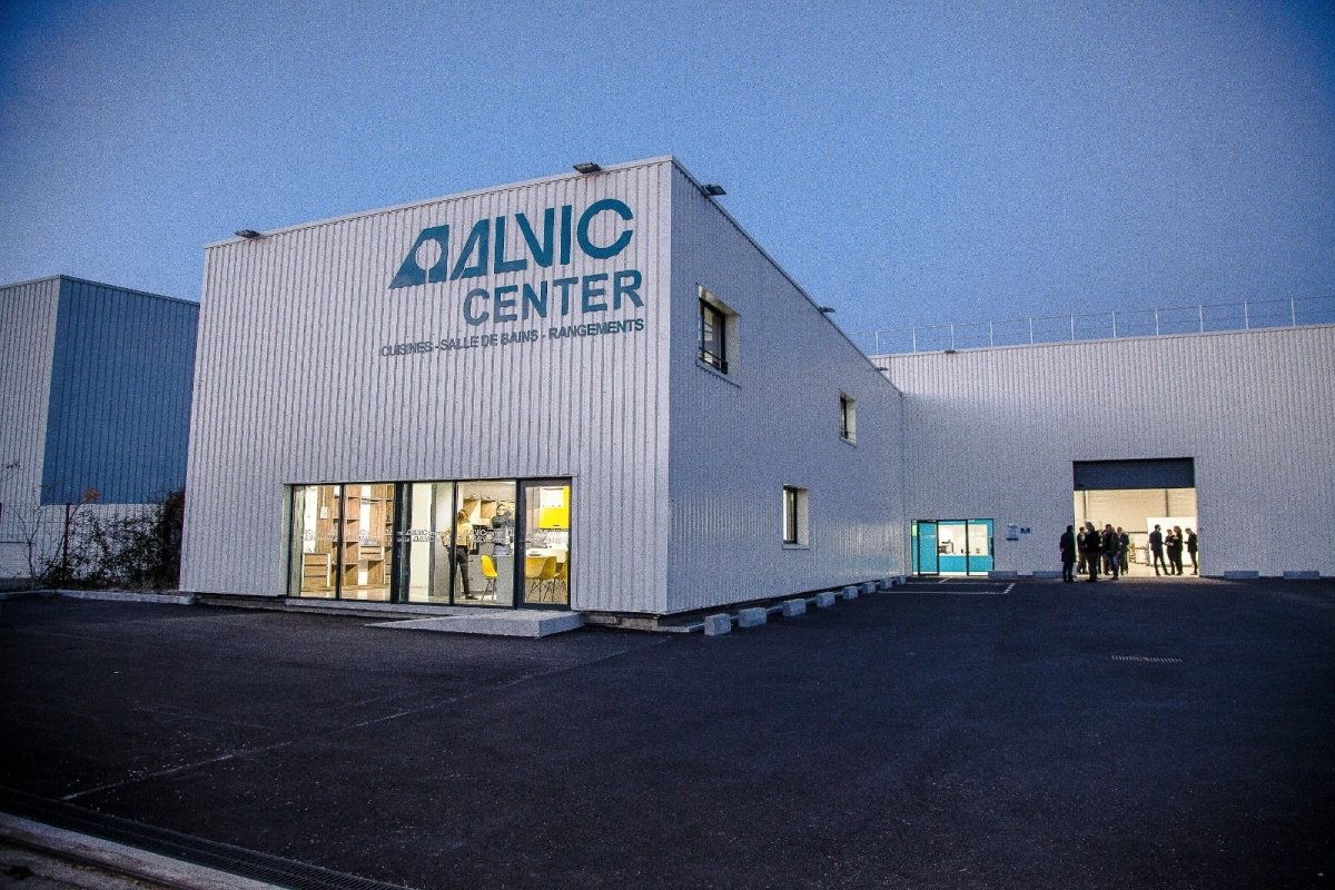 Grupo Alvic adquiere Stratagem, líder en fabricación de encimeras de compacto y laminado