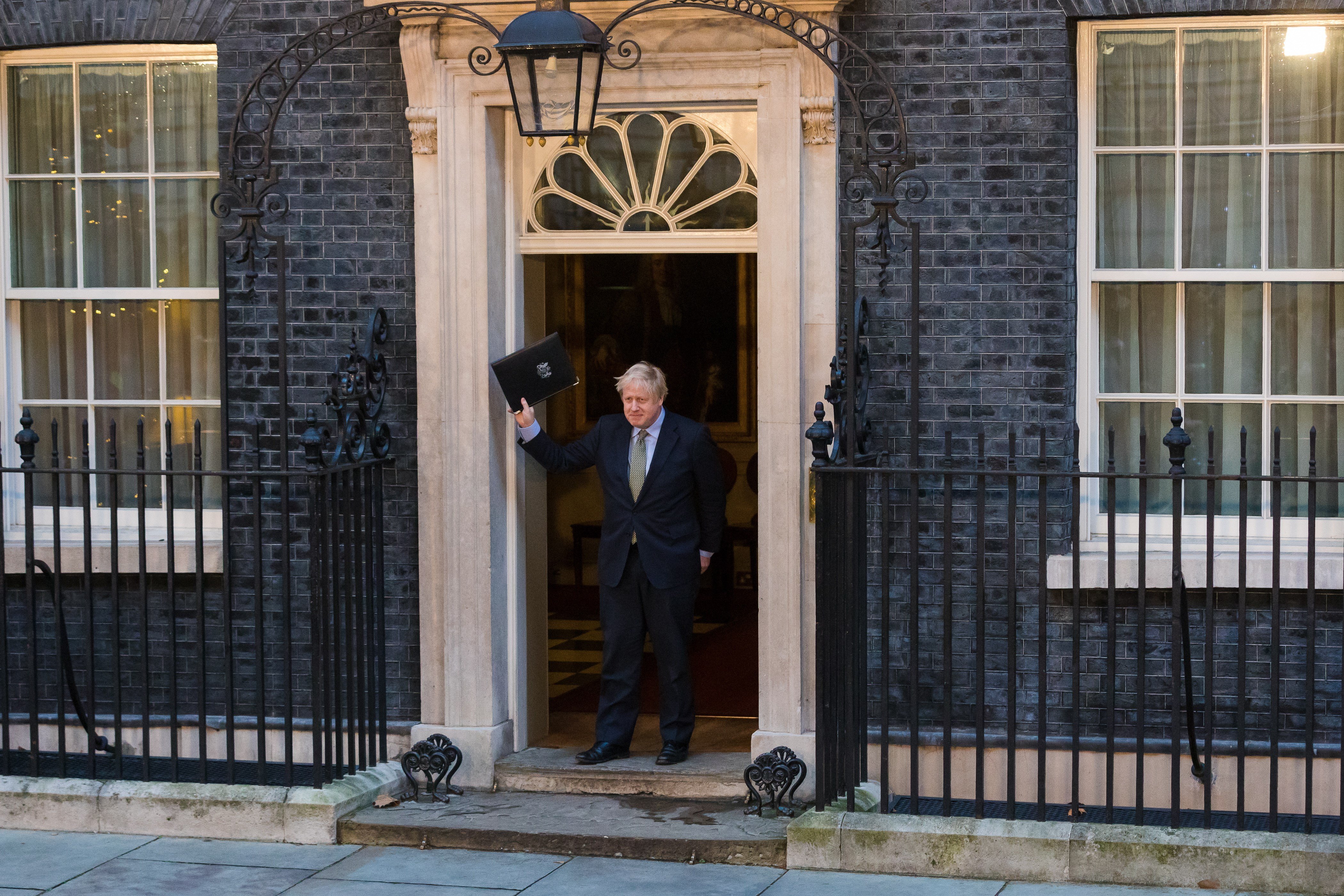 La debacle de Boris Johnson: los ministros conservadores lo acorralan en Downing Street