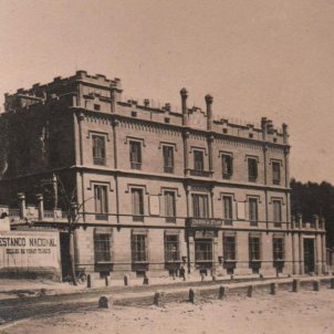 Mor Josep Oriol Mestres, primer arquitecte de l'Eixample de Barcelona. Fotografia de la Casa Gibert (segle XIX). Font Blog Barcelofilia