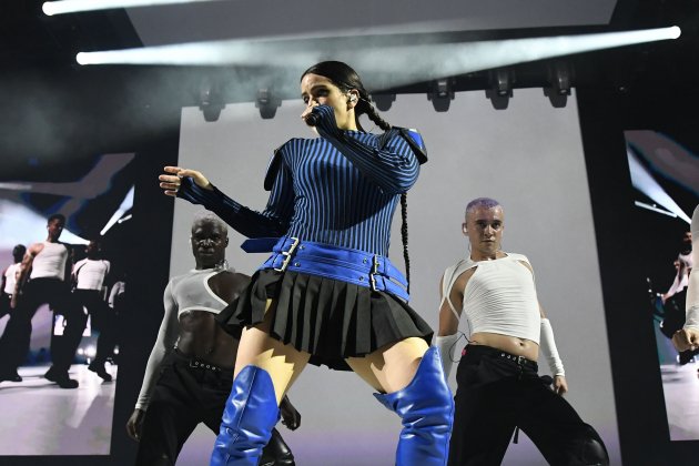 Concert Rosalía plà abierto cantante bailarines frontal musica Almeria Motomami Tour Recinto Ferial Andalucia Espanya / Foto: Europa Press