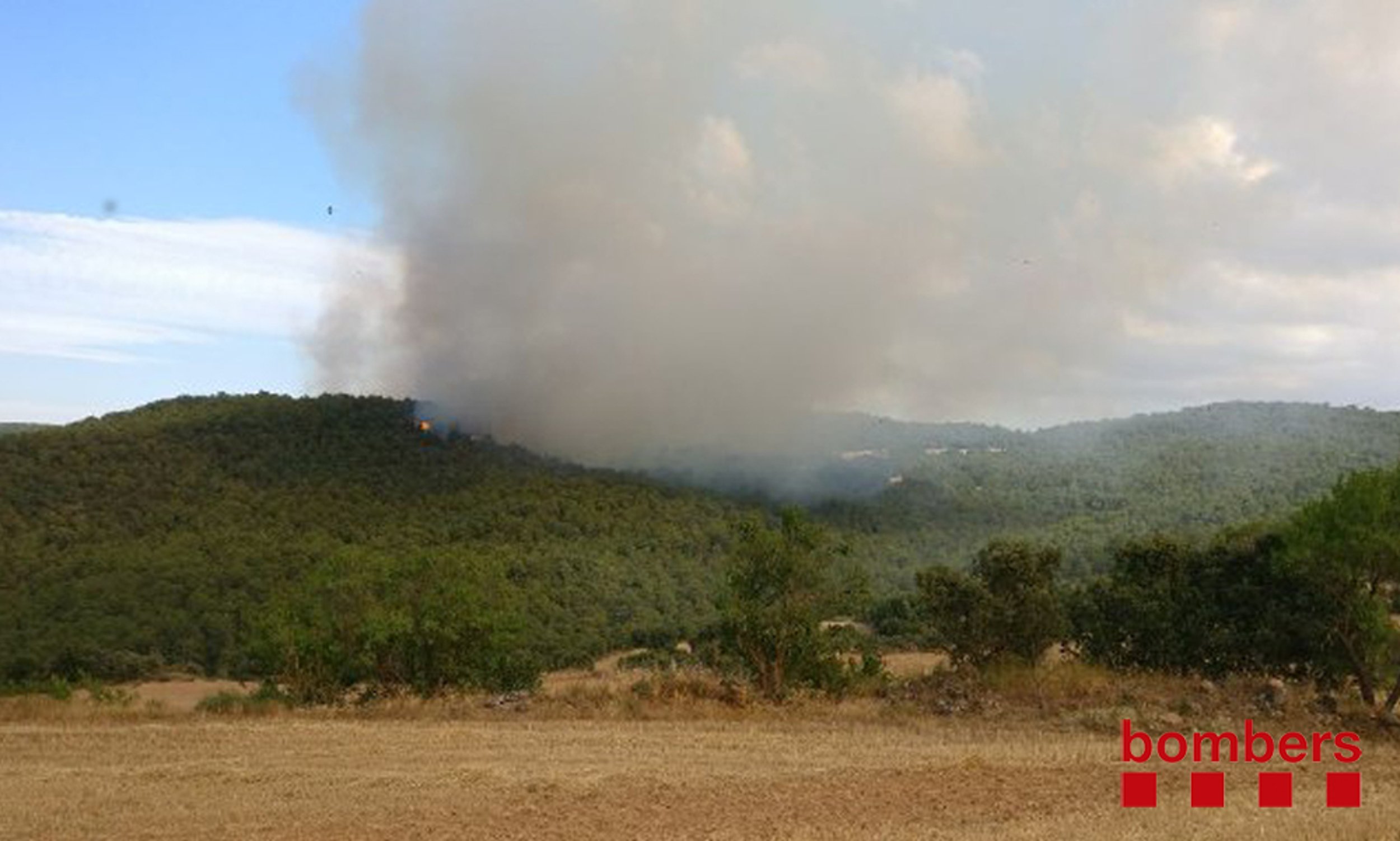 Controlado el incendio forestal y agrícola de Biosca