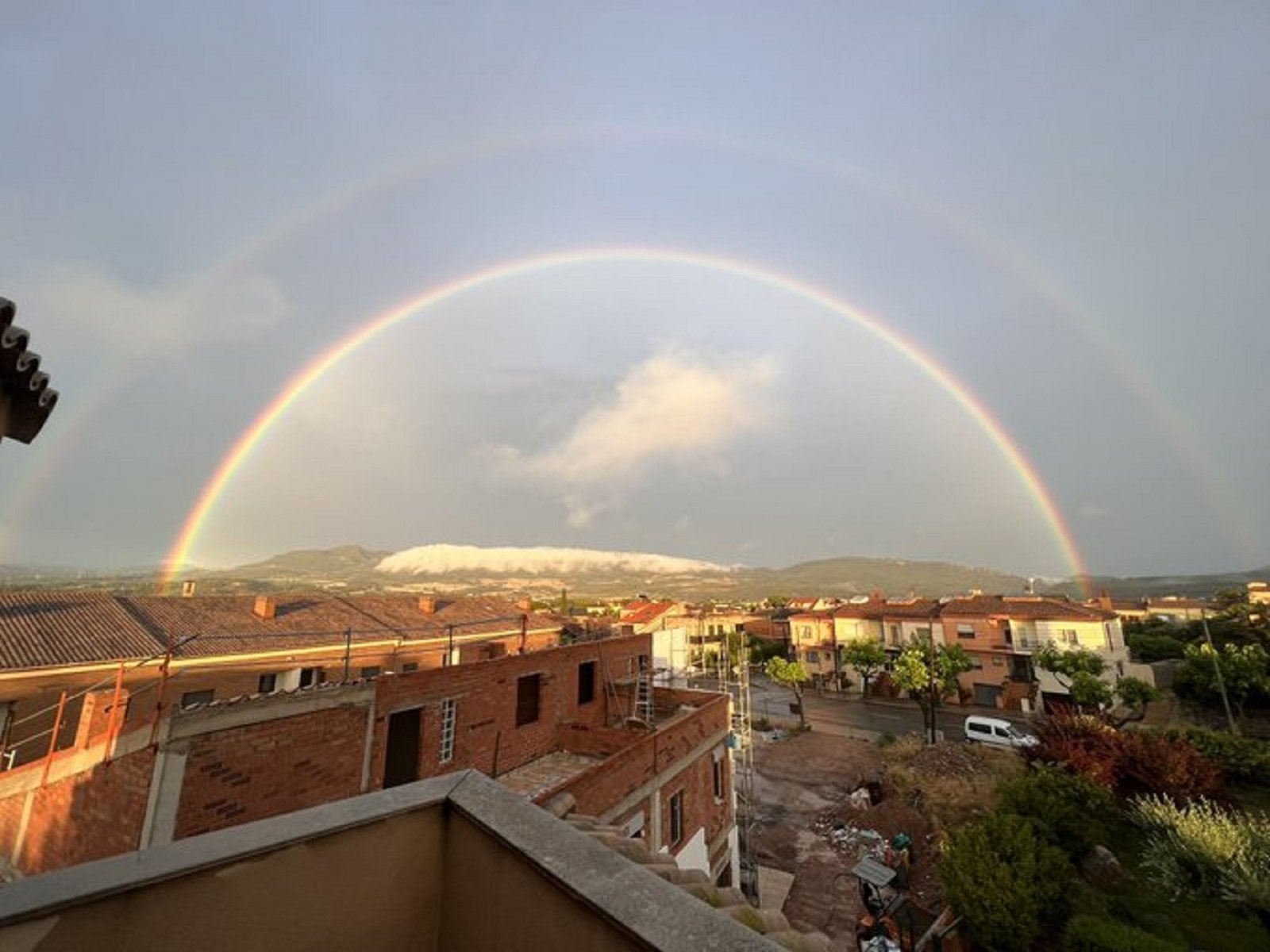 Arco Iris en Montblanc / Foto: Jordi Pinyol Twitter Arco Iris en Montblanc / Foto: Jordi Pinyol Twitter