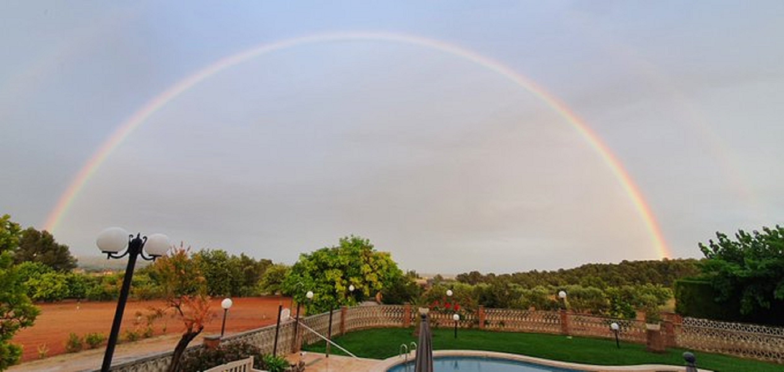 Arco Iris en Alcover / Foto: @infoedu56 Twitter Arco Iris en Alcover / Foto: @infoedu56 Twitter