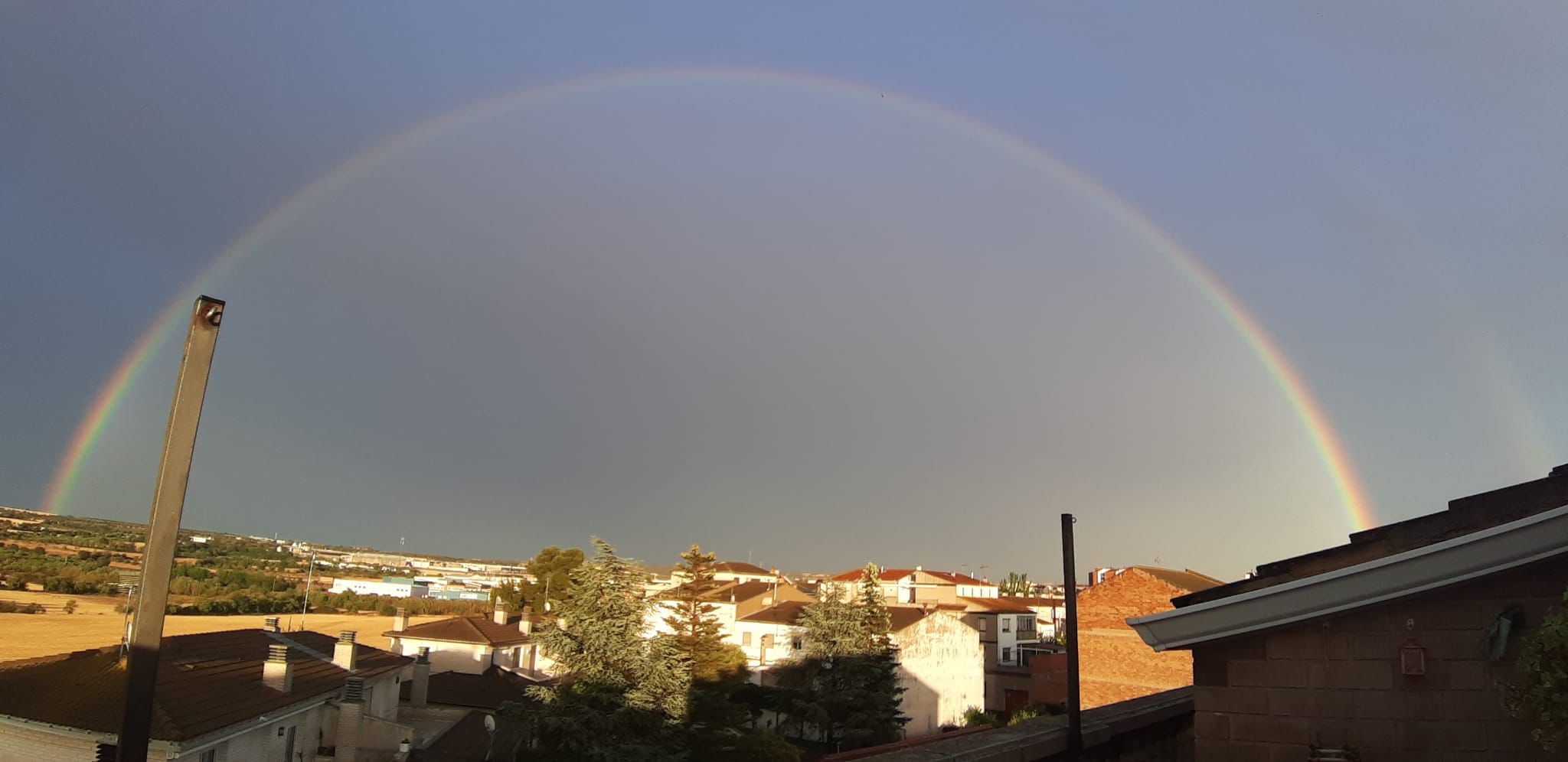 Arco Iris en Tàrrega / Foto: @perono69 Twitter Arco Iris en Tàrrega / Foto: @perono69 Twitter