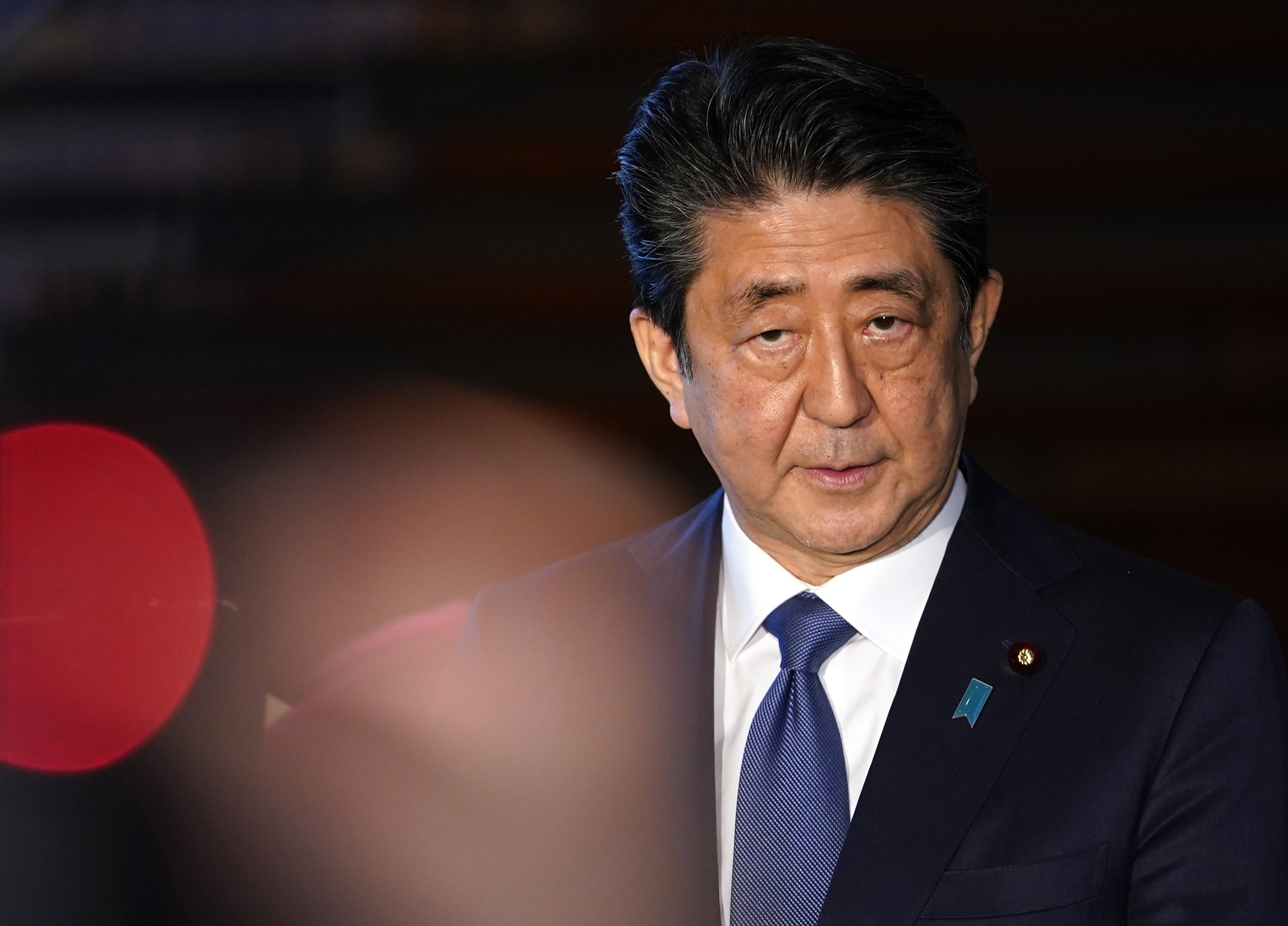 El ex primer ministro japonés Shinzo Abe, tiroteado en un mitin