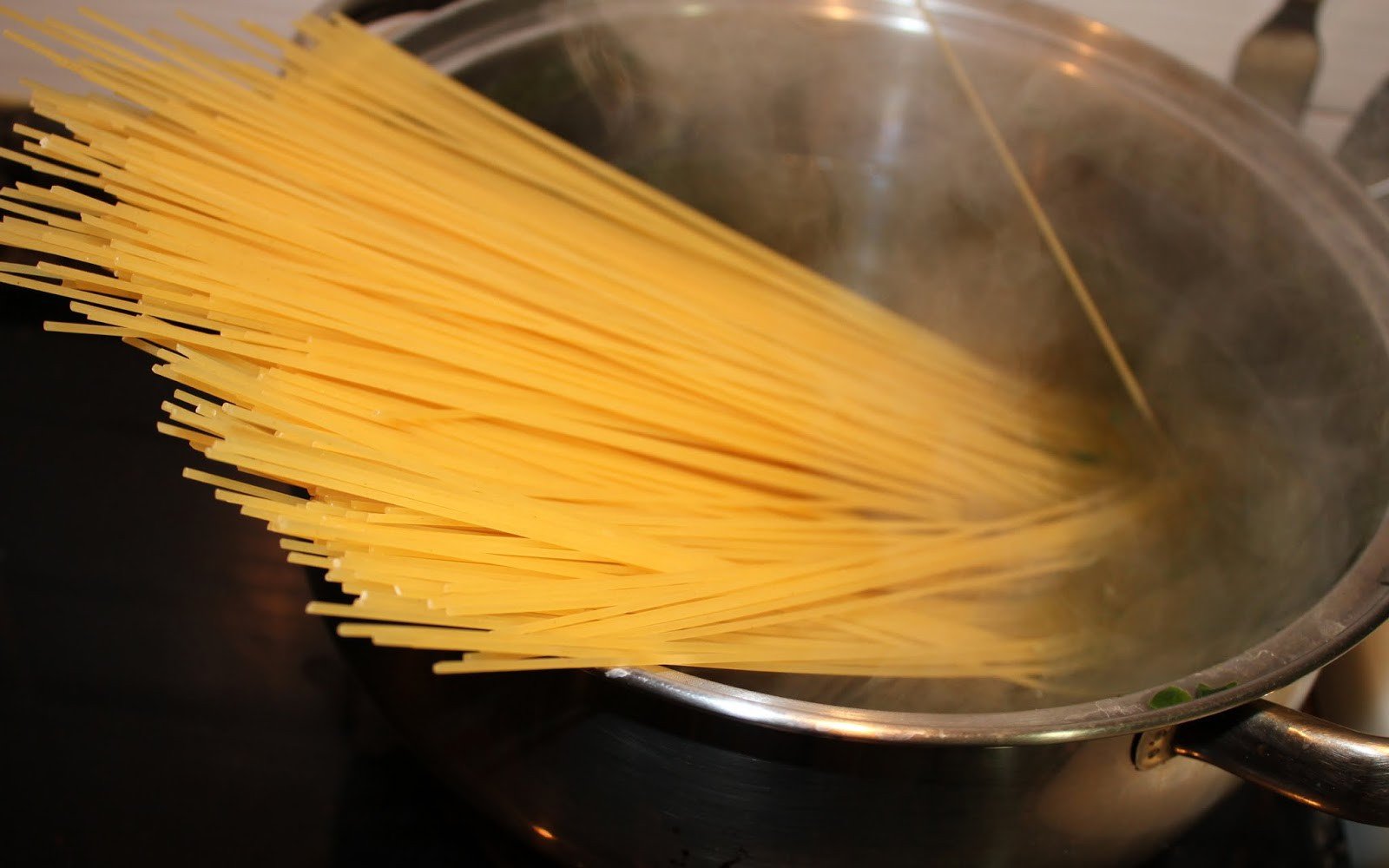 espaguetis espinacs al curri guarnicio datils pas18