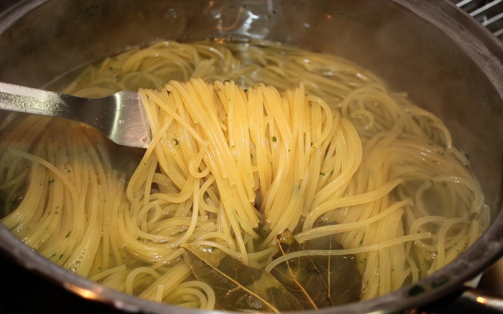 espaguetis espinacs al curri guarnicio datils pas31