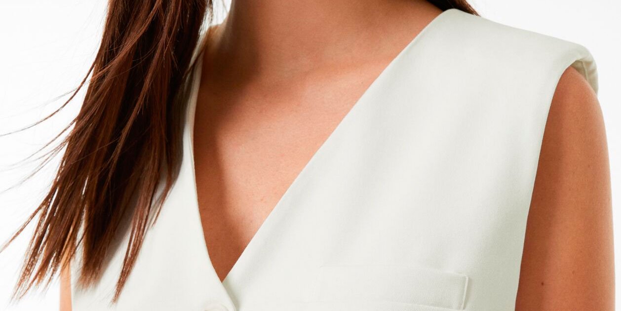 Bershka rebaja el chaleco tailoring que no vas a dejar de ver este verano