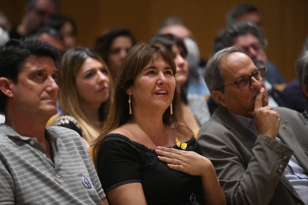 Laura Borràs recibe el calor de sus seguidores: "No es justicia, es venganza"