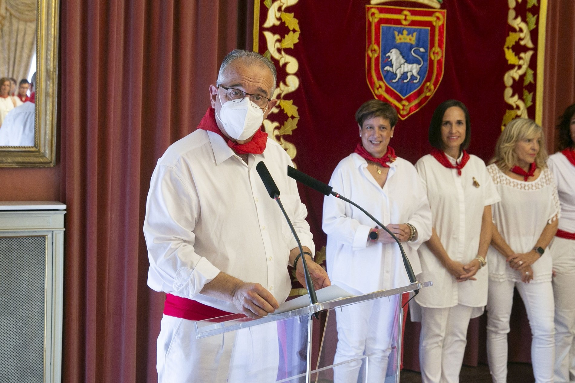 El alcalde de Pamplona, positivo en covid, mantiene su agenda en San Fermín