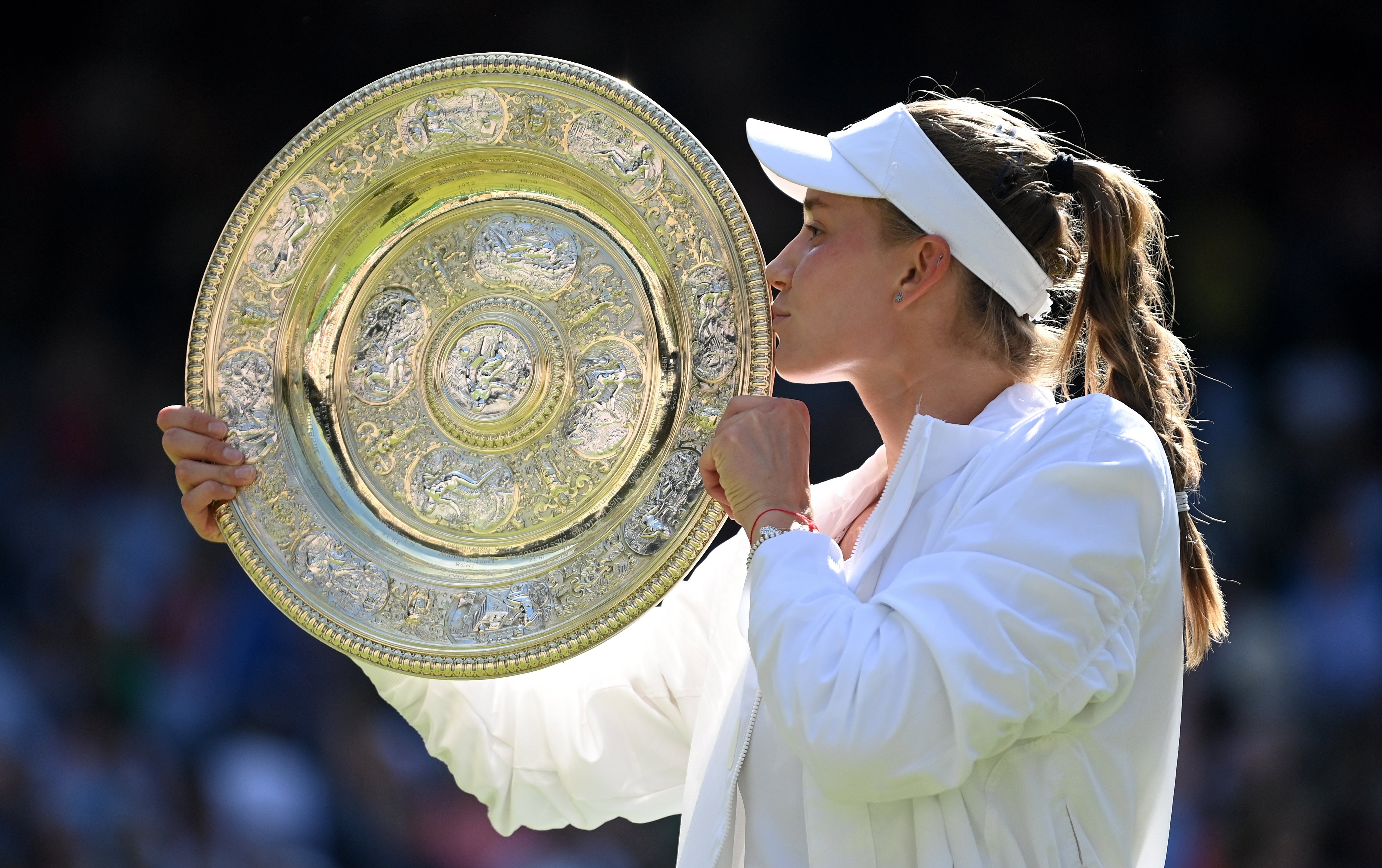 Elena Rybakina despierta a tiempo contra Ons Jabeur y gana Wimbledon contra pronóstico