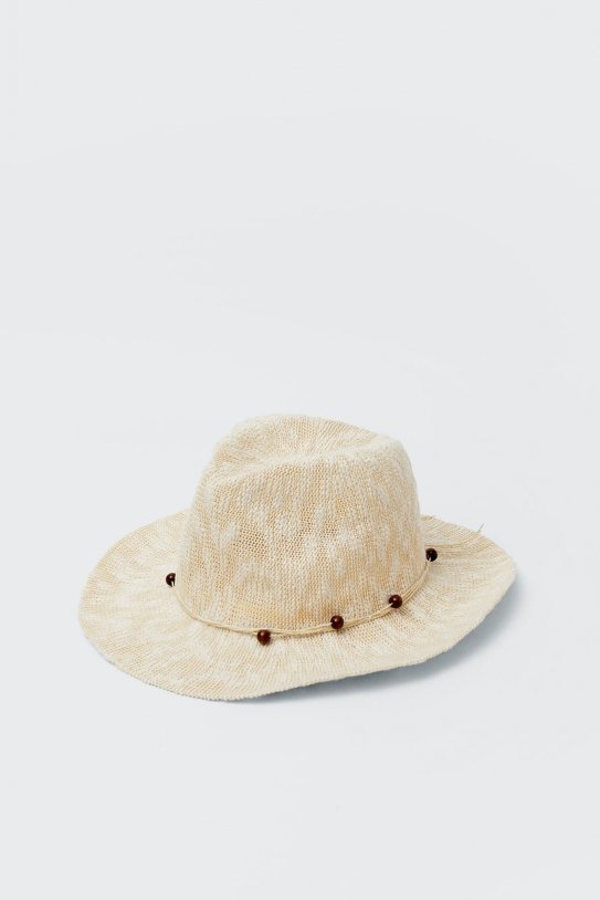 El sombrero tendencia para el verano cuesta menos de que imaginas en Stradivarius