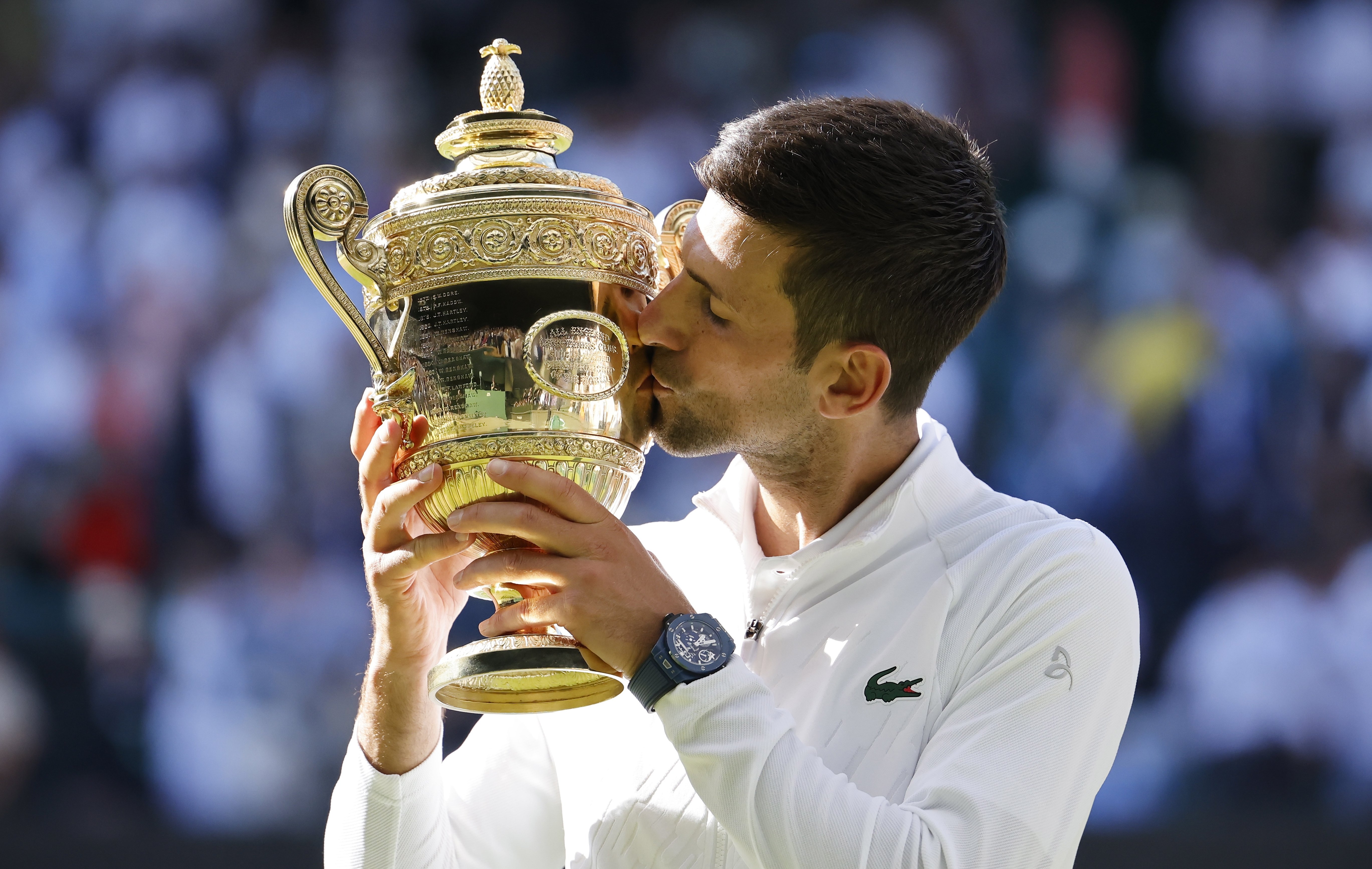 Novak Djokovic doma al salvaje Kyrgios y gana su 21º Grand Slam en Wimbledon