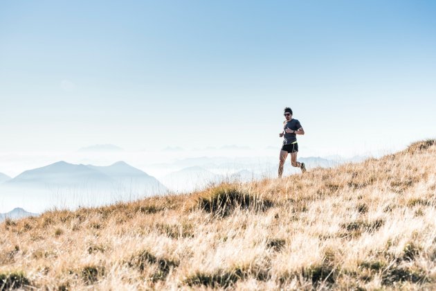 Hombre corriendo al sol / Unsplash